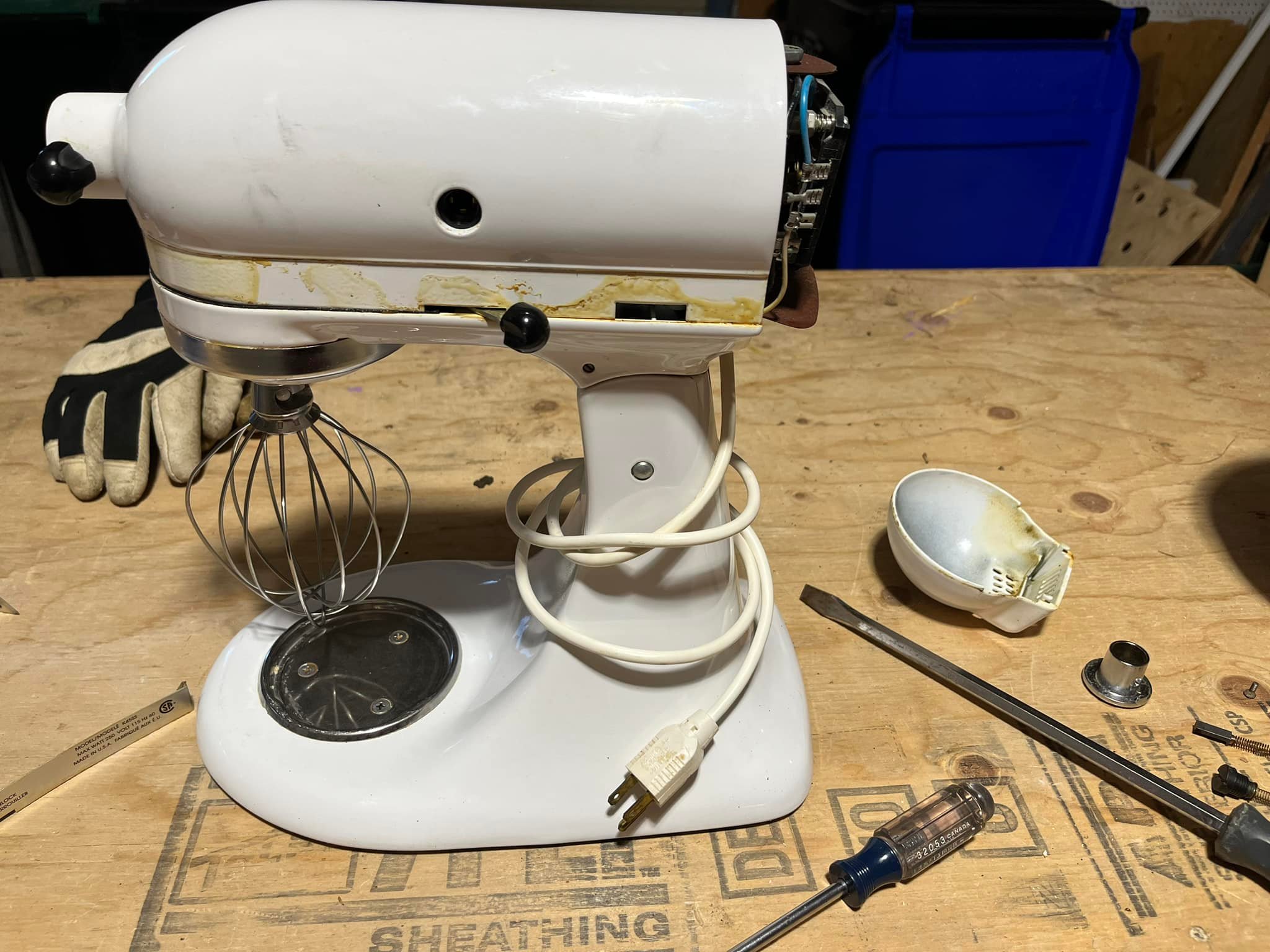 How to troubleshoot a non-working KitchenAid mixer?