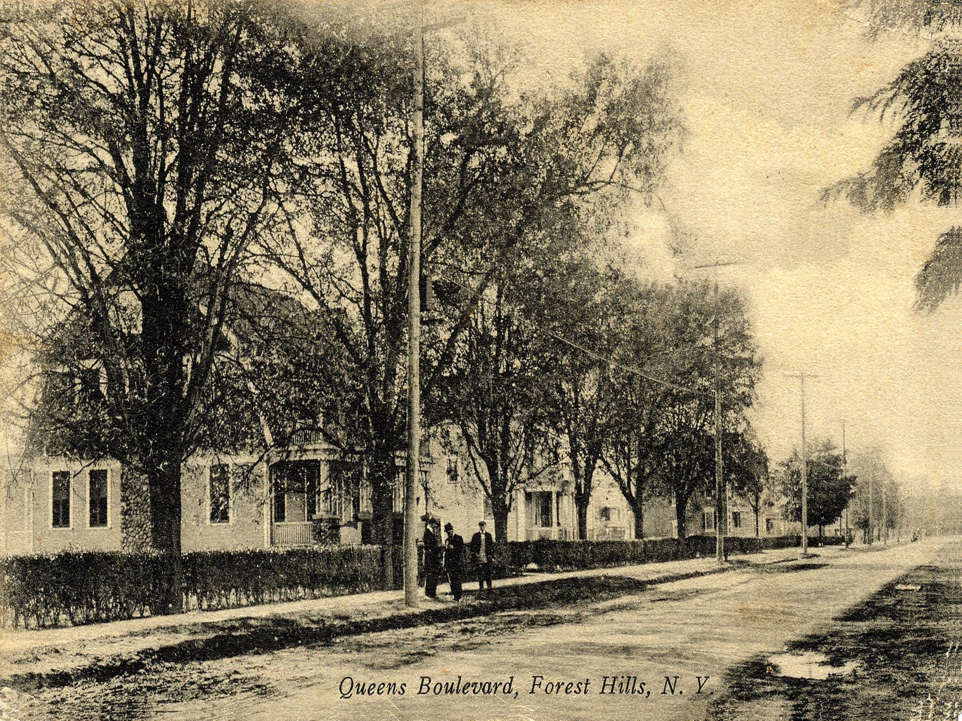 What is the metal structure on Queens Boulevard in Forest Hills?
