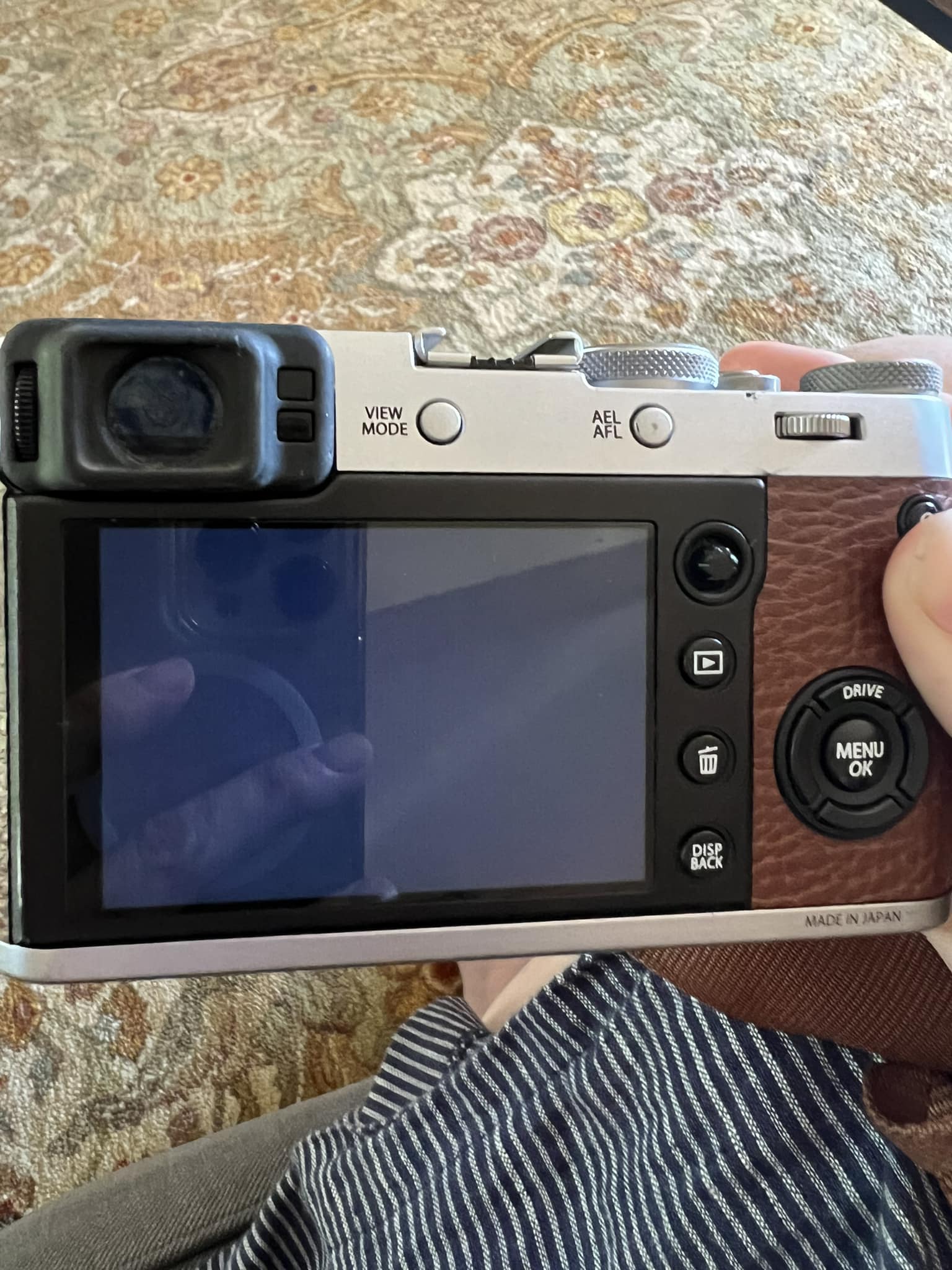 How to fix Fujifilm GFX 100RF camera issue with EVF and LCD screen