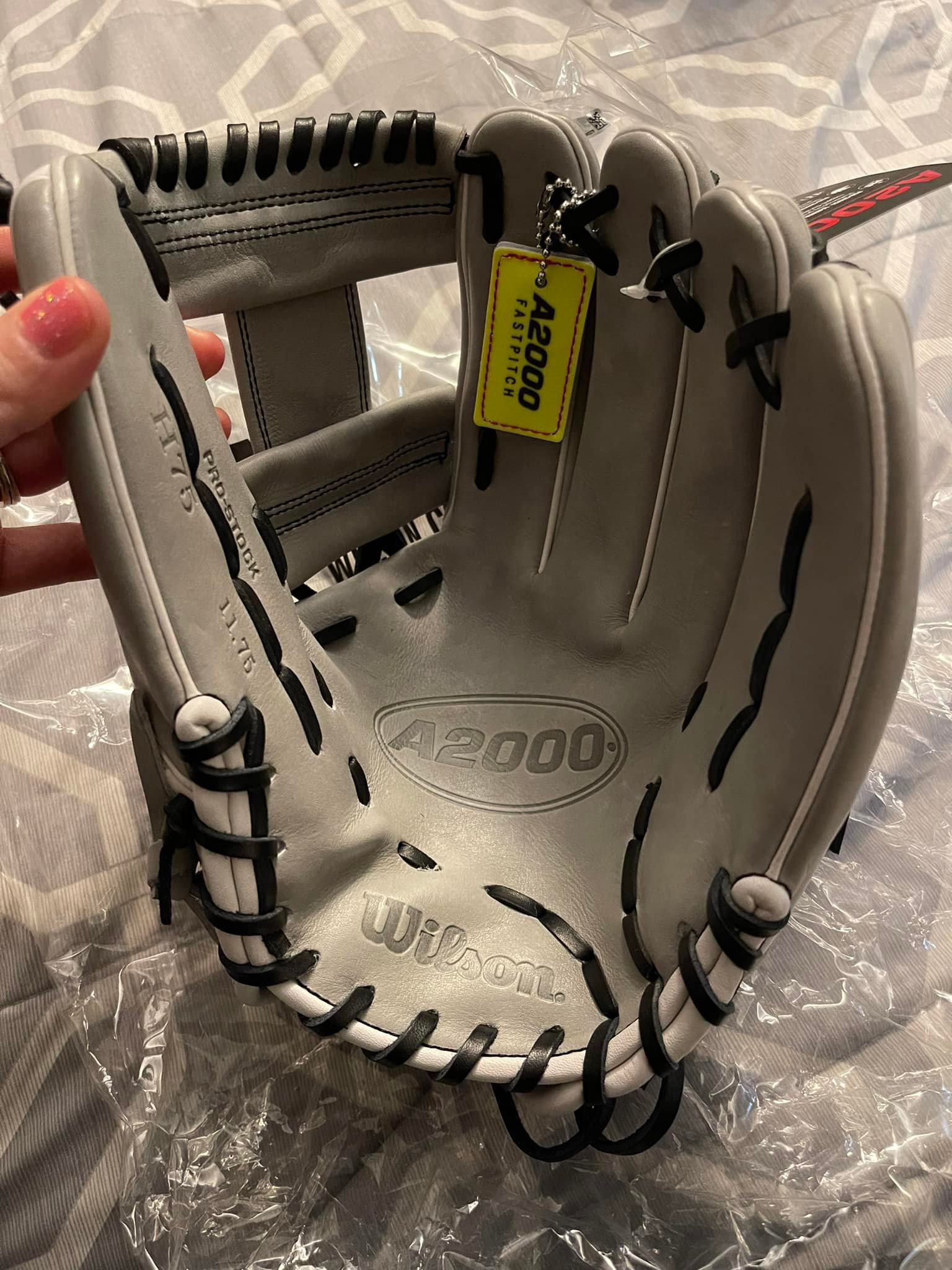 Wilson A2000 11.75 Fastpitch infielder glove Brand spankin