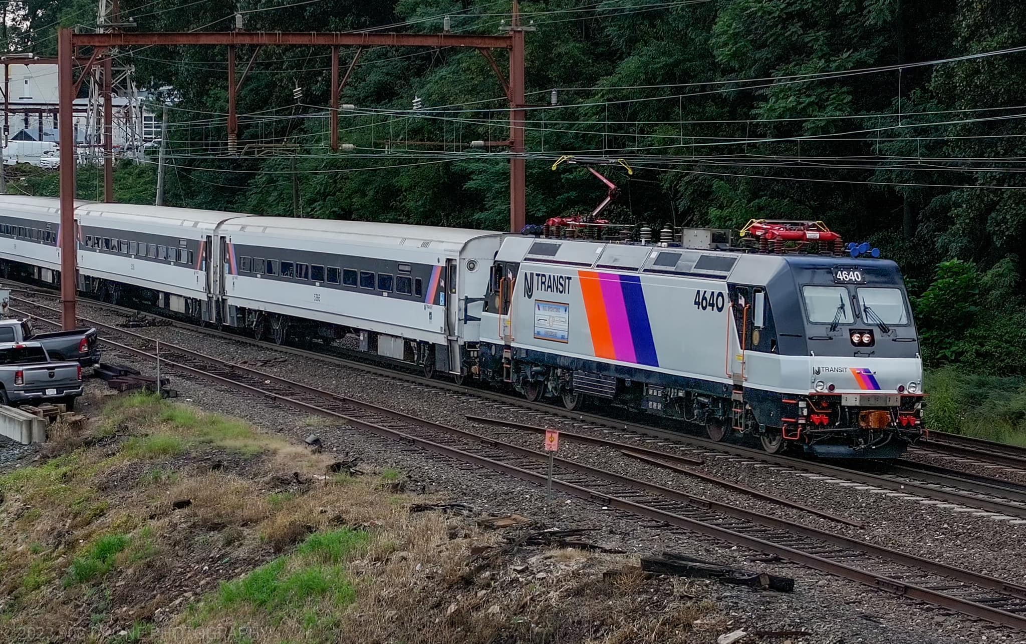 TRAN様 NJT 4640 train in ALP 44 livery