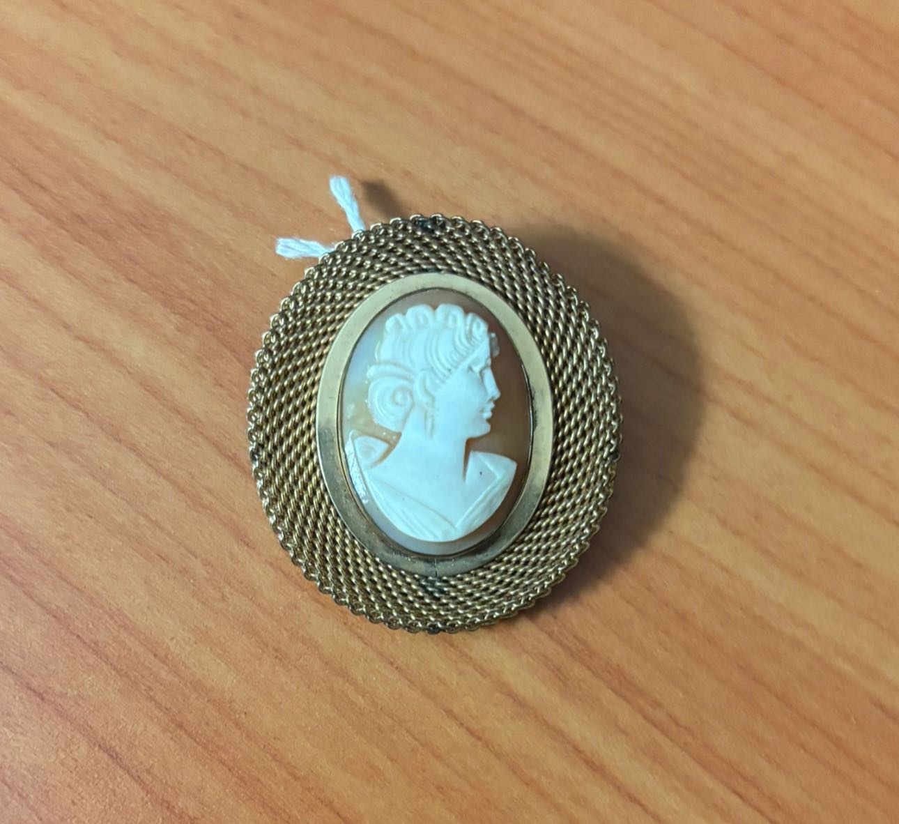 カメオのブローチ My newest cameos! The 3 graces are amazing, bad pic!