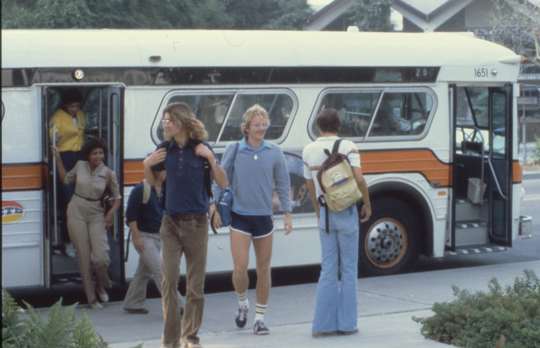 OC - We're bringing groovy vibes for #ThrowbackThursday in this OC Bus ...