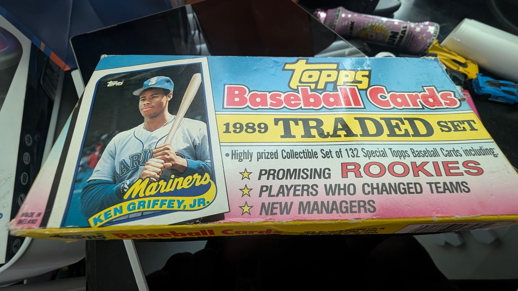 Is this a Tiffany box for 1989 Topps traded set baseball cards?