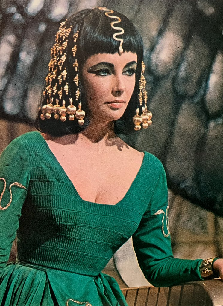 elizabeth taylor cleopatra green dress Taylor's outfit inspiration cleopatra 1963 costumes