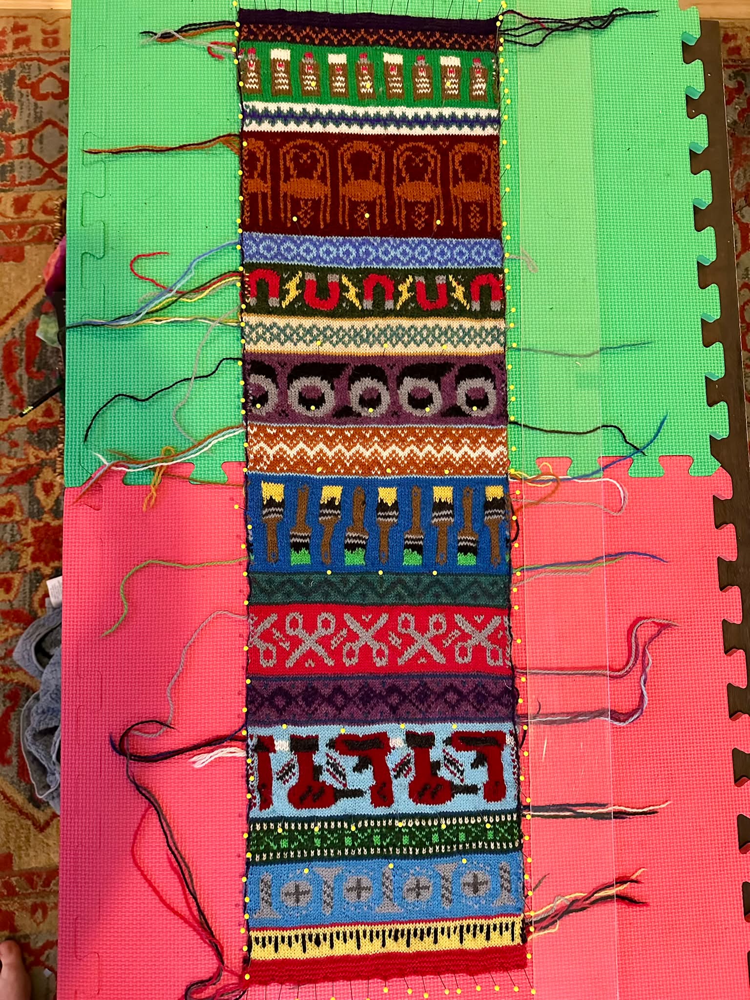 Knitting a large jacquard swatch with 4 colors