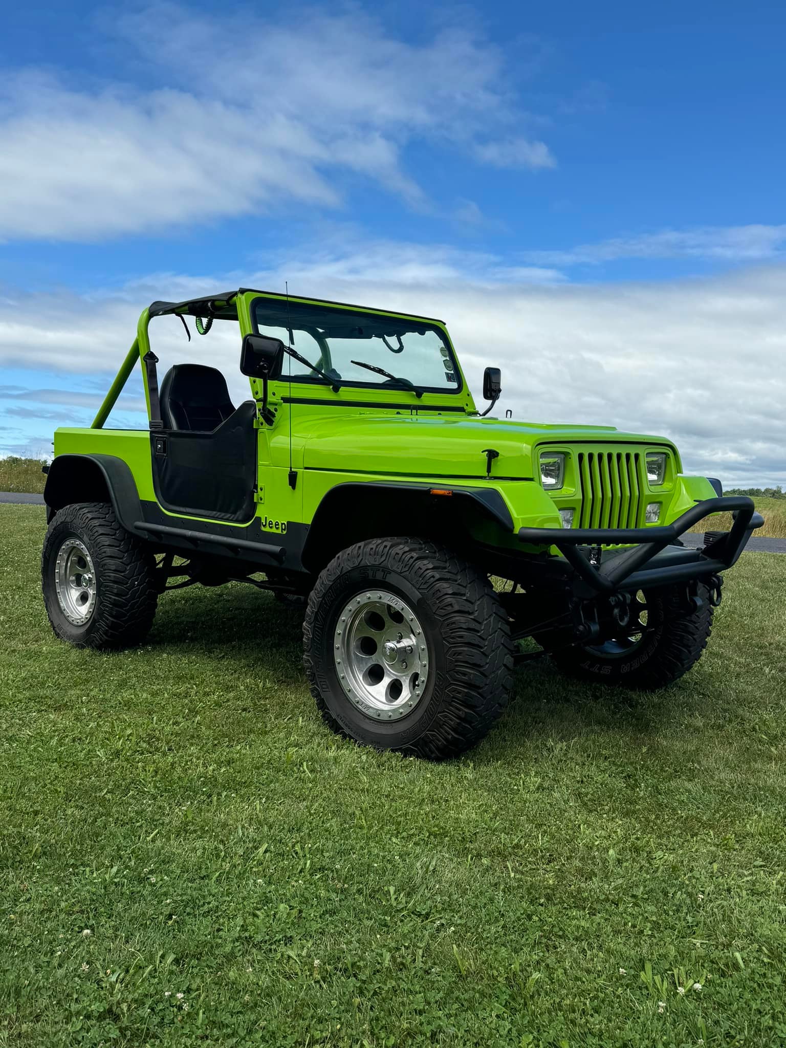 Sadly it's time to part ways with my beloved Jeep 💚 1987 Wrangler