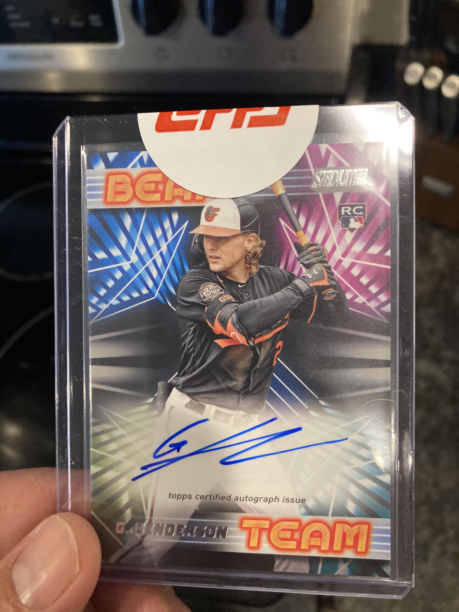 What is the value of a Zac Veen auto baseball card numbered 4/5?