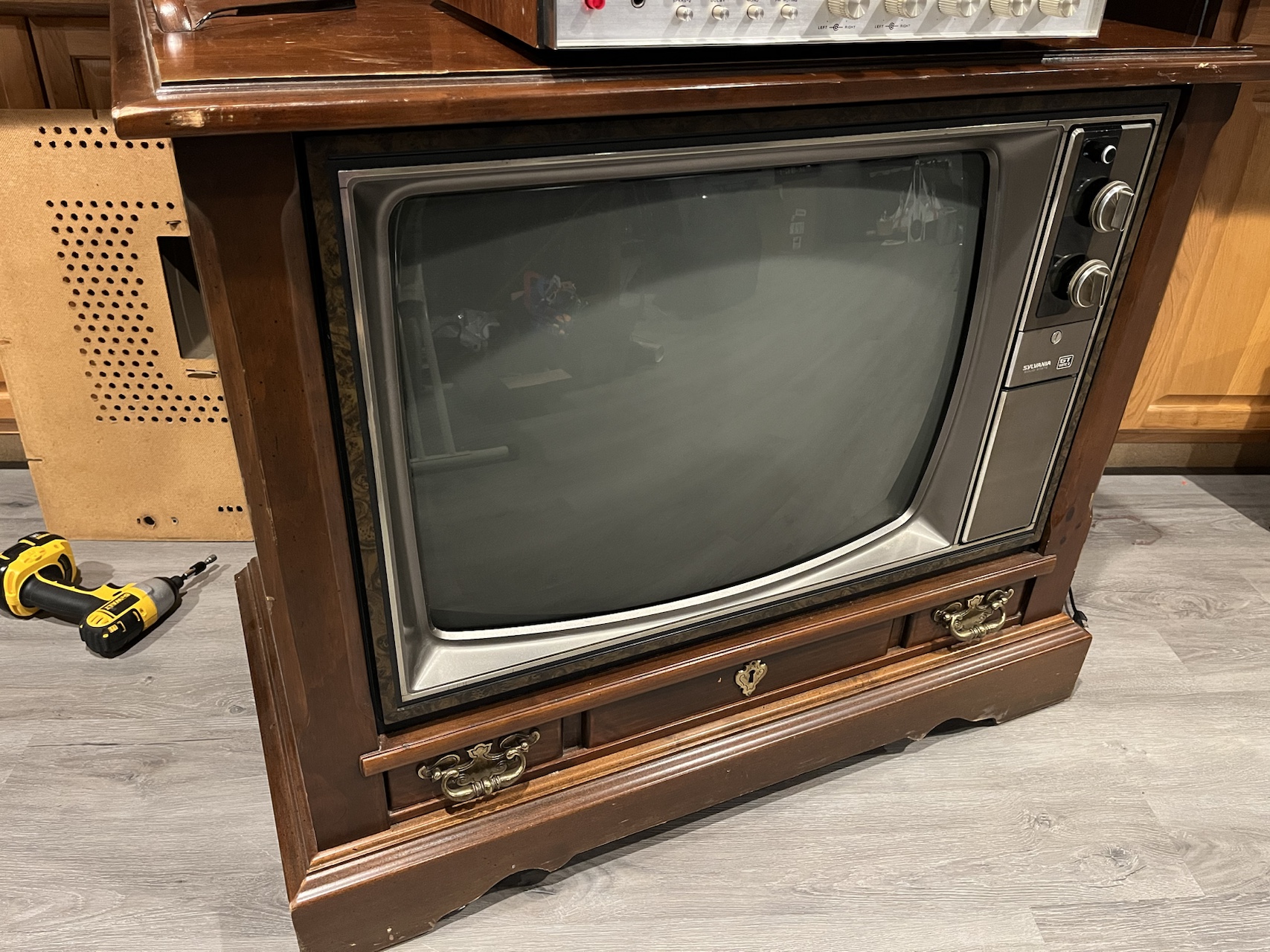 What to check first when a vintage CRT TV won't turn on with