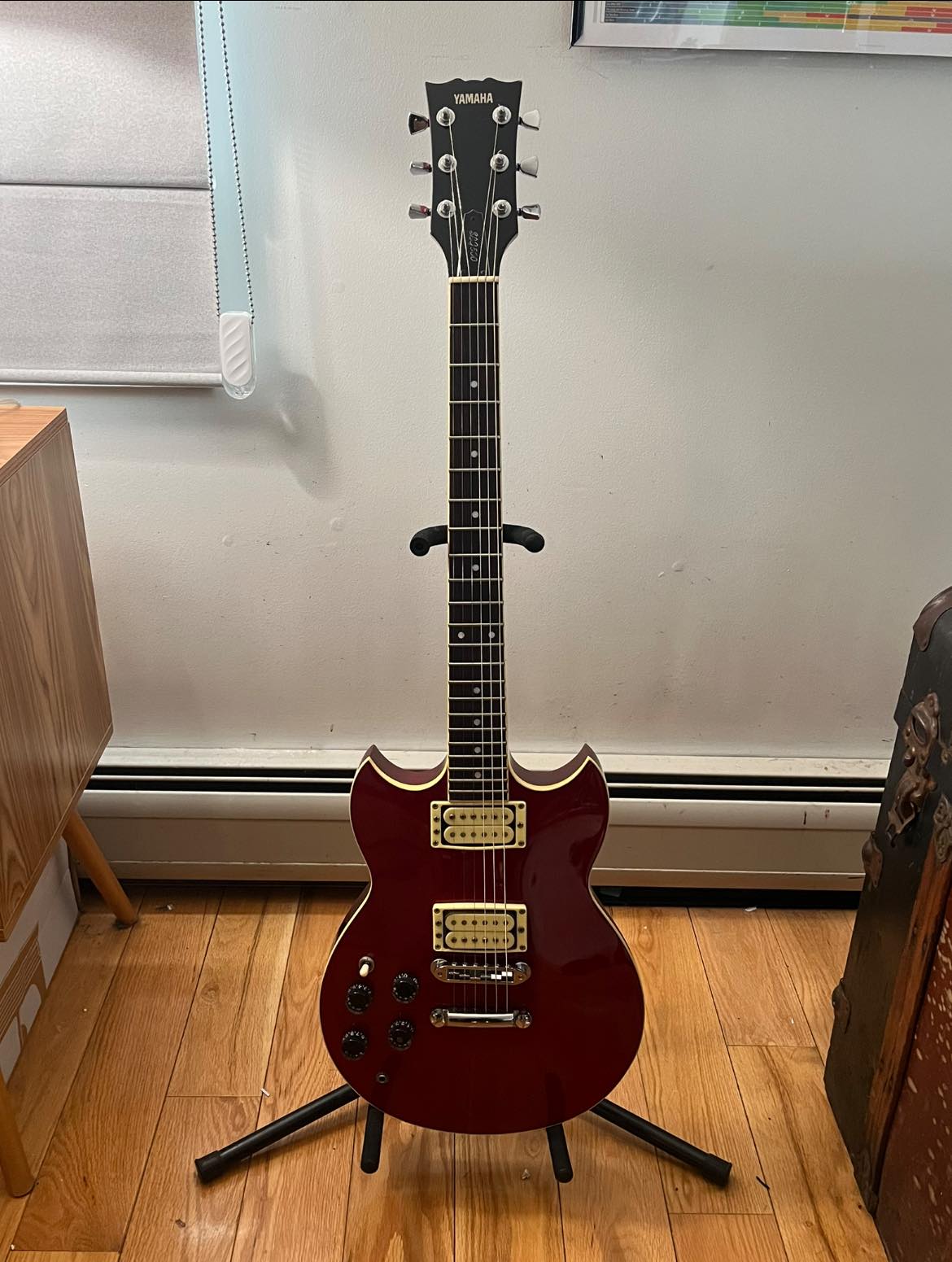 Left-handed guitarist finds 1983 Yamaha SGB-500