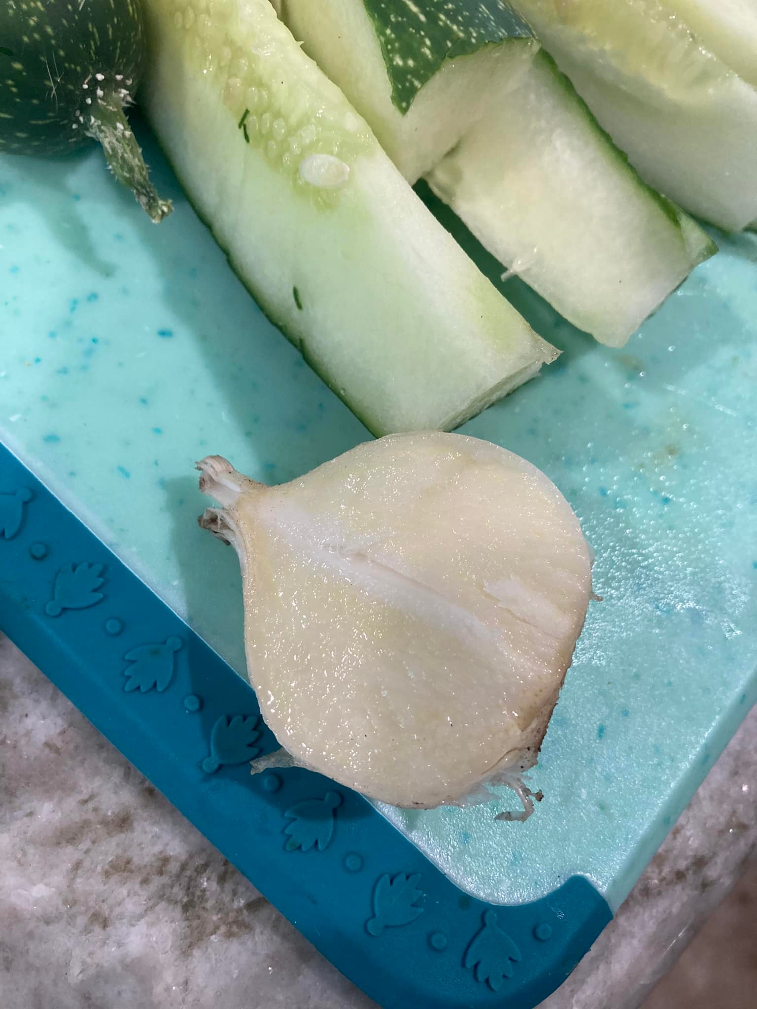 Is there such thing as a garlic onion cross?