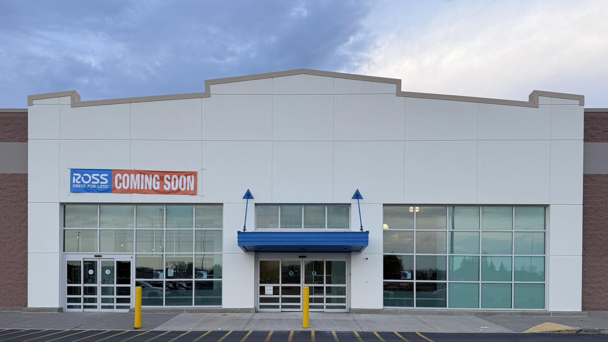 ross dress for less hempstead 😉 There's always more waiting to be found, Irondequoit! Your new is now open at 525 Titus Ave 🛒 Blazer Bust Size:44 Designer Men Dress Shirts-MSD1028 small-dog Hempstead village