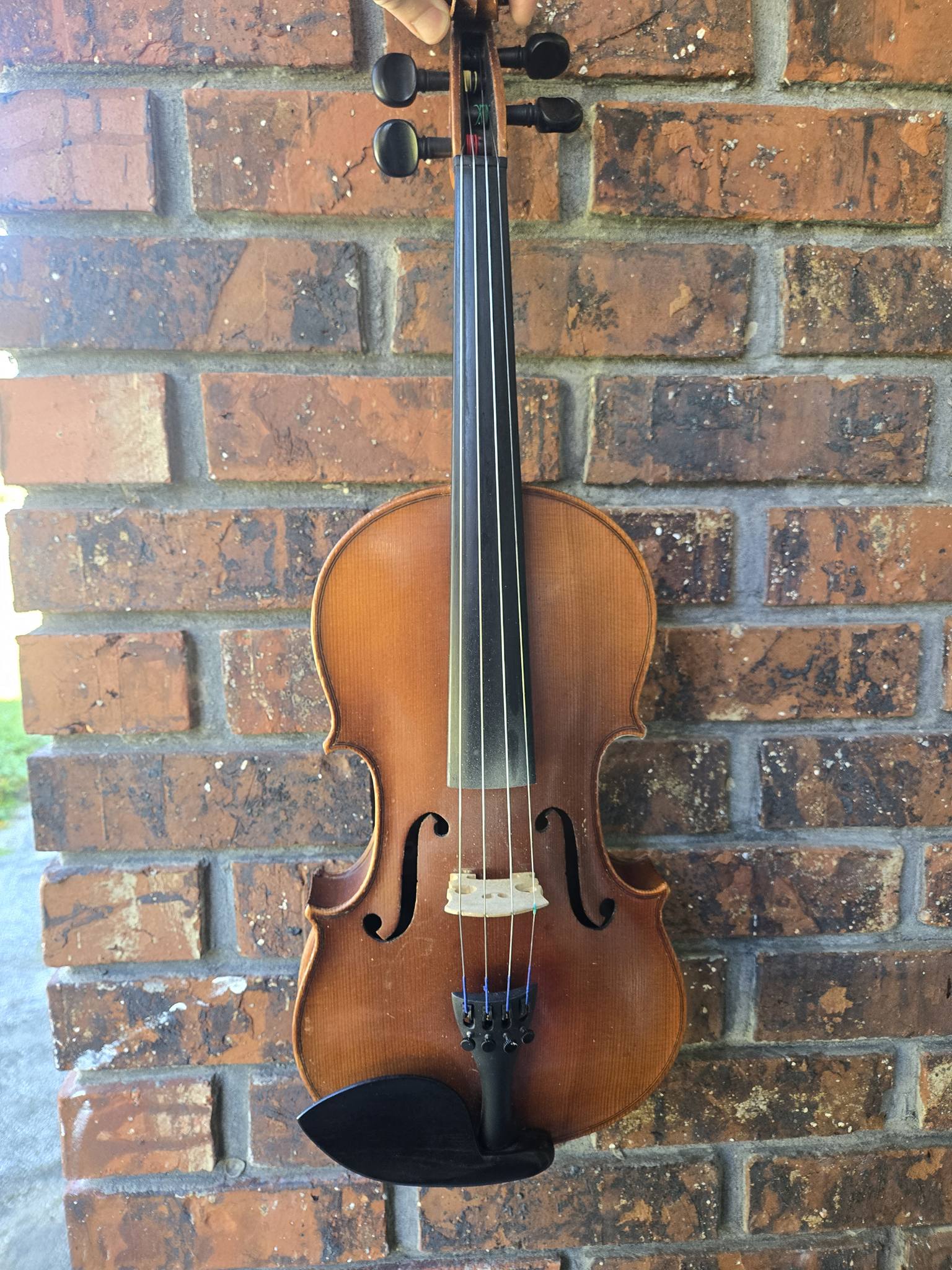 Hi 👋🏽 I have a violin made by a company called ARS music, model
