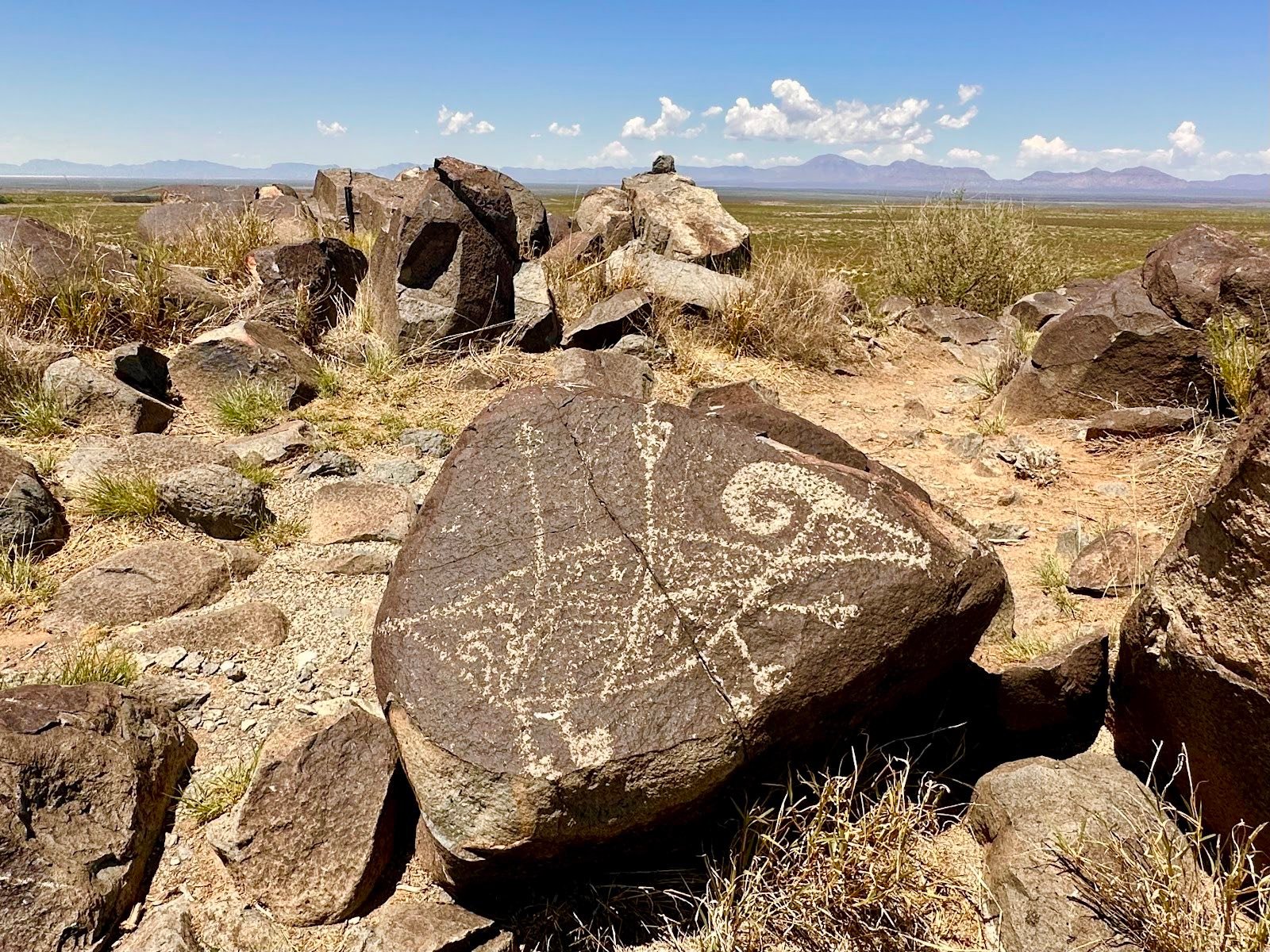 2個口のB Ancient step pyramid cosmogram found in US petroglyphs