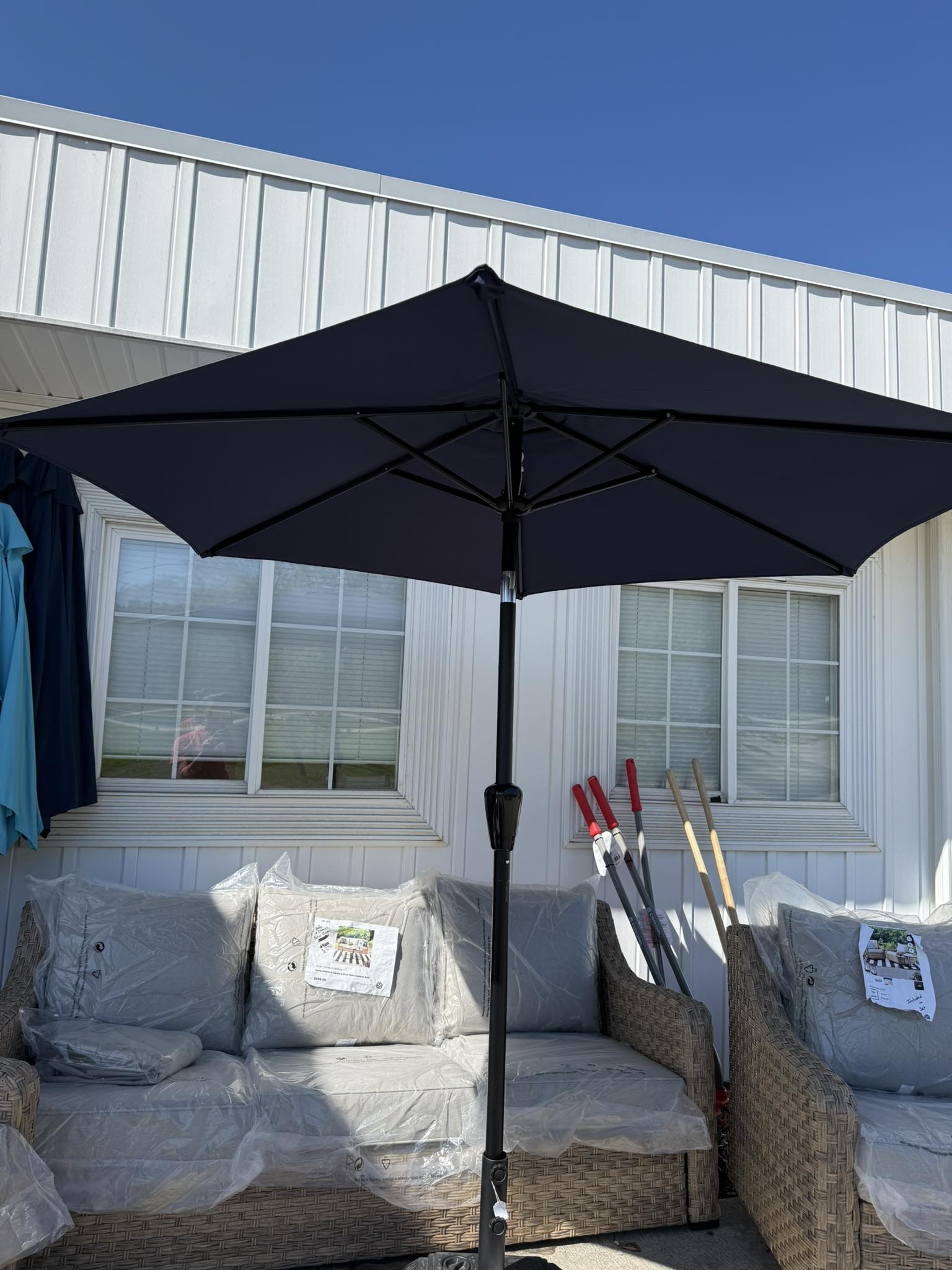 7 ft navy blue patio umbrella AMMSUN 7.8ft Beach & Umbrella,Navy Blue,steel rib Turn your outdoor dining area into a shaded lounge for family and friends for any occasion 7.5' Octagon Crank Auto Tilt