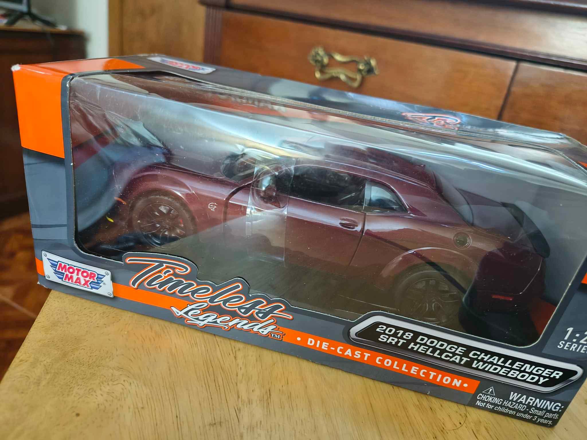 Dodge Challenger srt Hellcat guinda con caja sellada - Toy Race Car ...