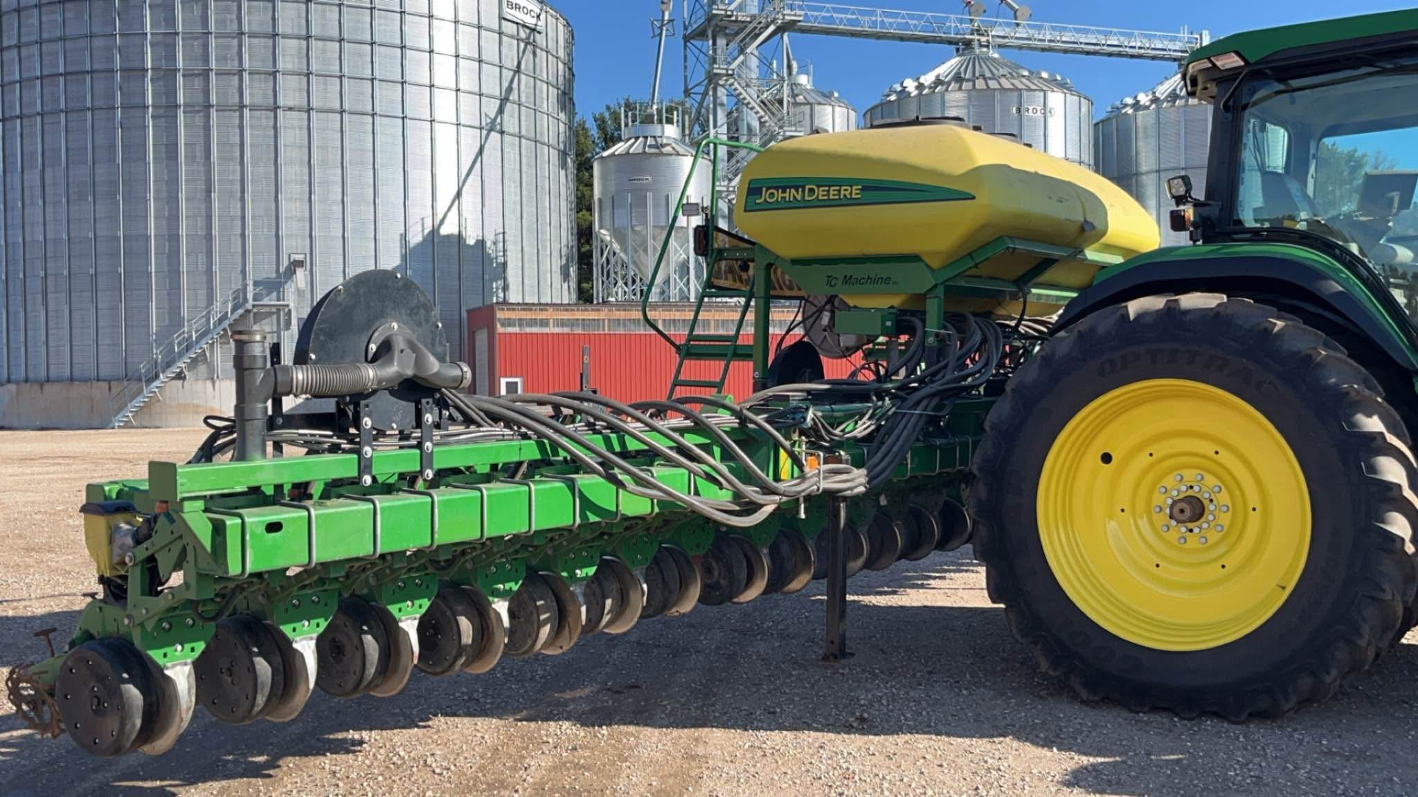 John Deere & Kinze Planters | 24 row 20” TC Machine/Deere planter for ...