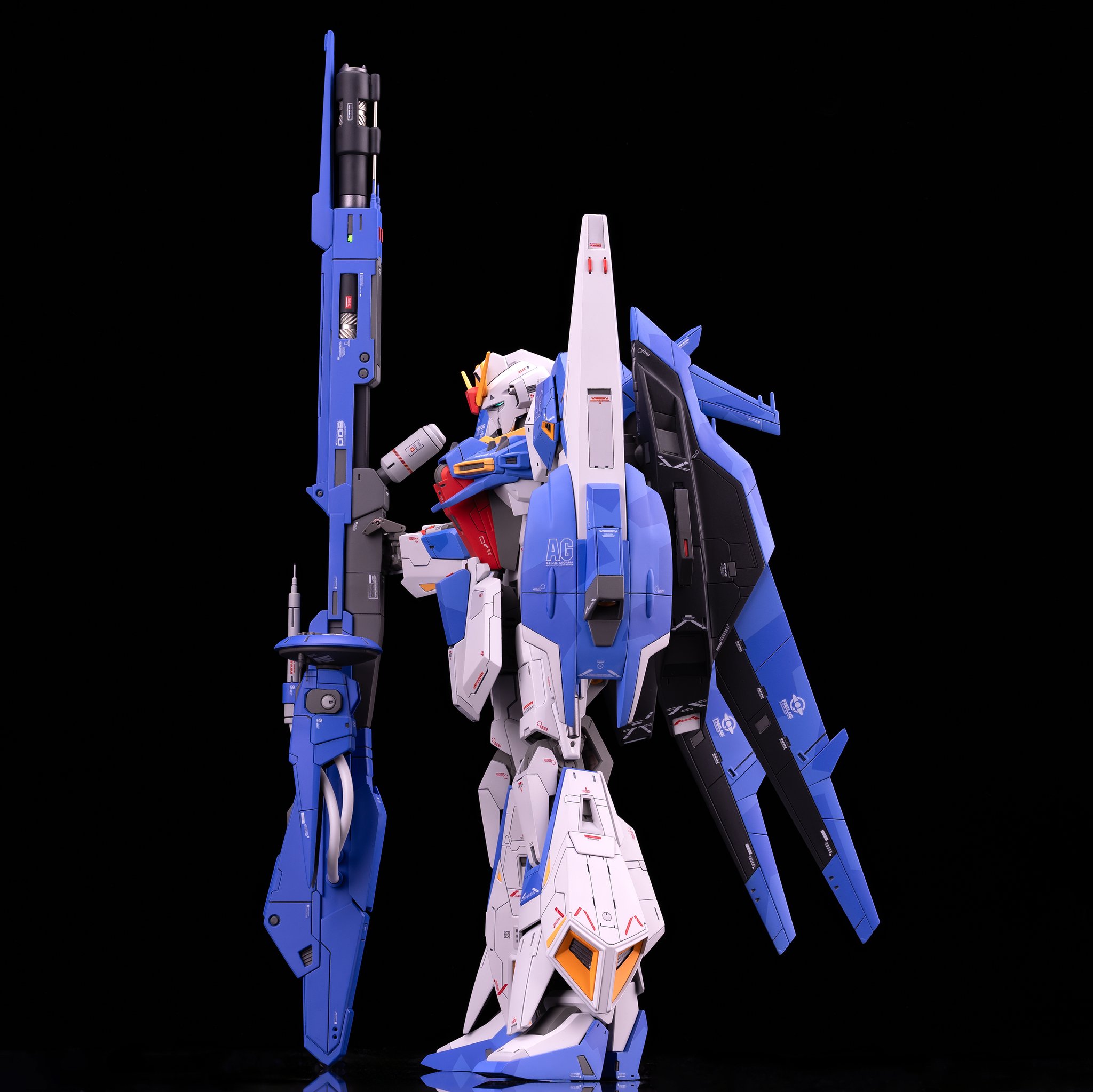 Zeta Gundam 1/100 scale model with Wave Shooter