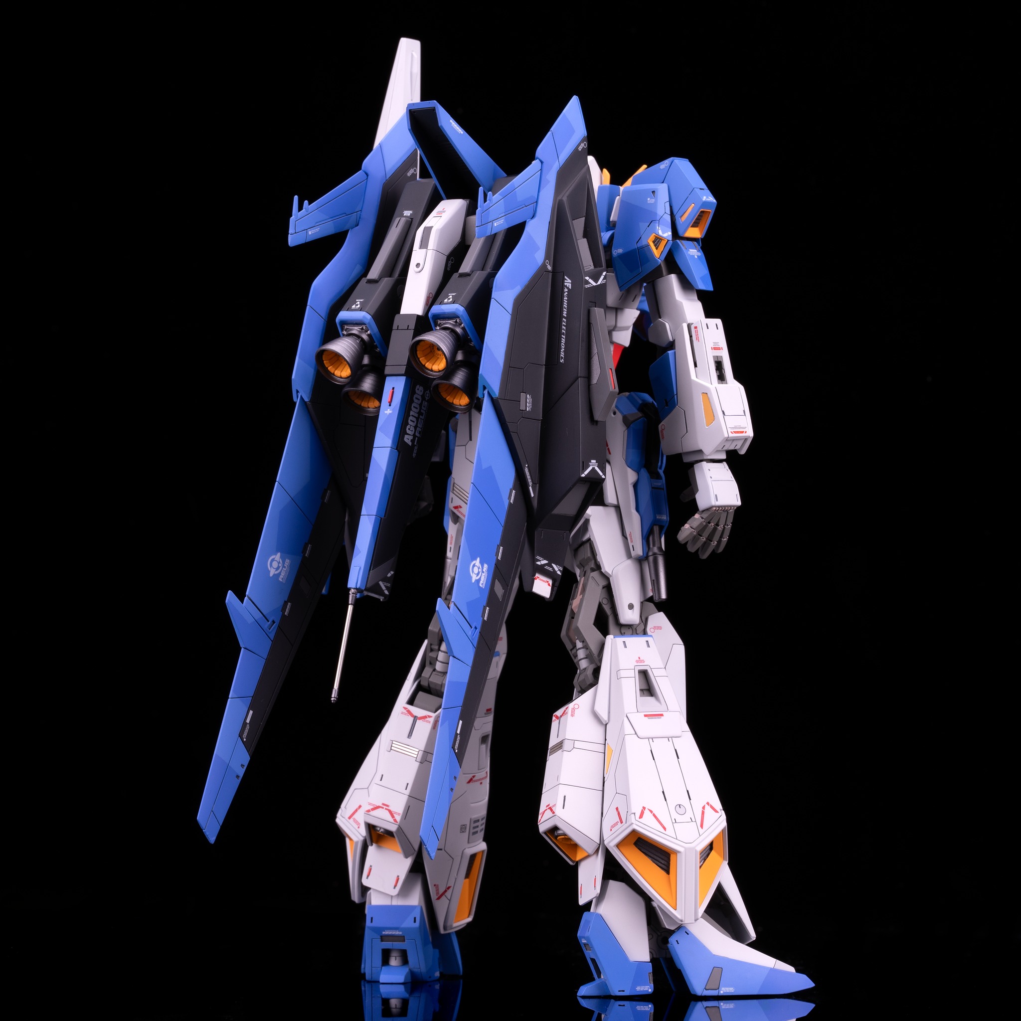 Zeta Gundam 1/100 scale model with Wave Shooter