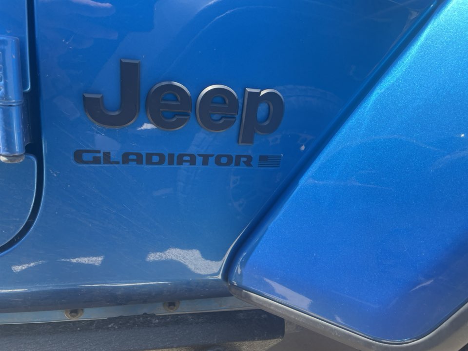 Emblema Adesivo Gladiator Per Jeep JL &ndash; Lato Sinistro/Destro &ndash; Colore Arancione &ndash; 1 Pezzo