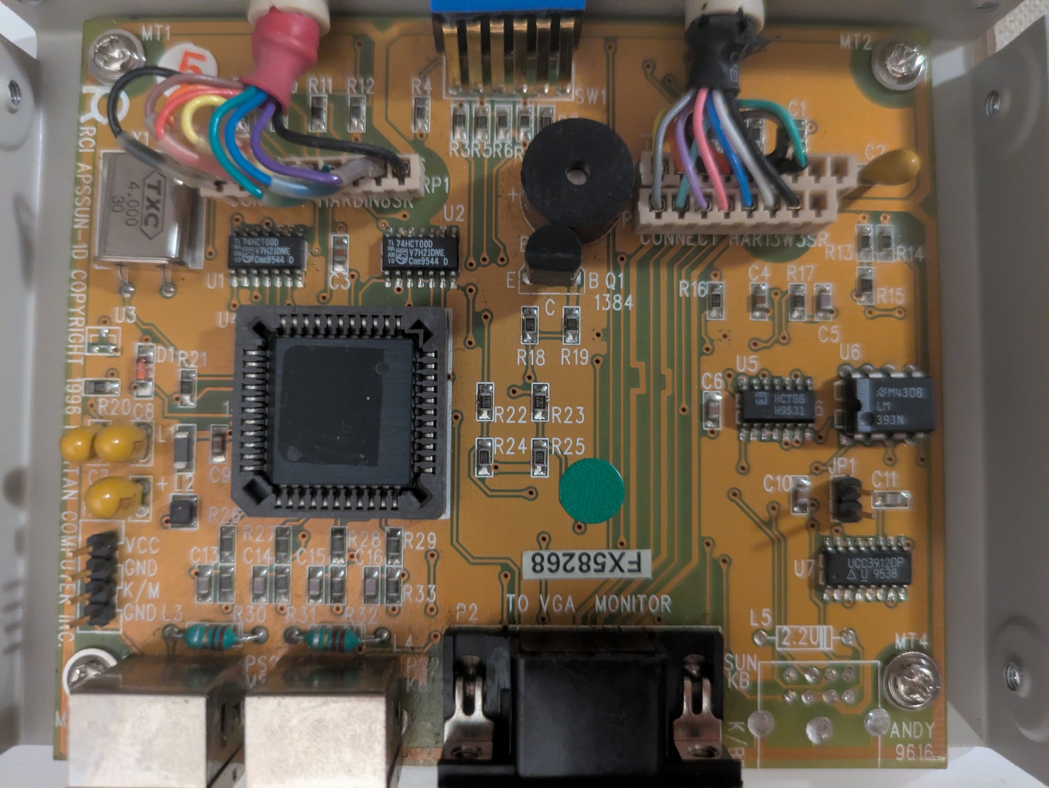 inside a PC keyboard/video converter for Sun workstations