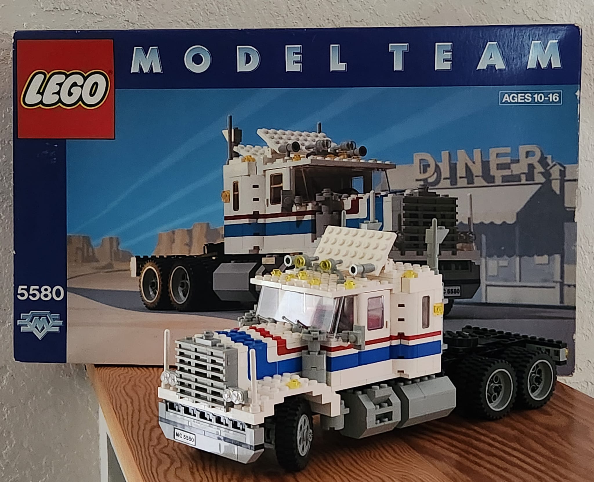 Lego Model Team 5580 Highway Rig from 1986