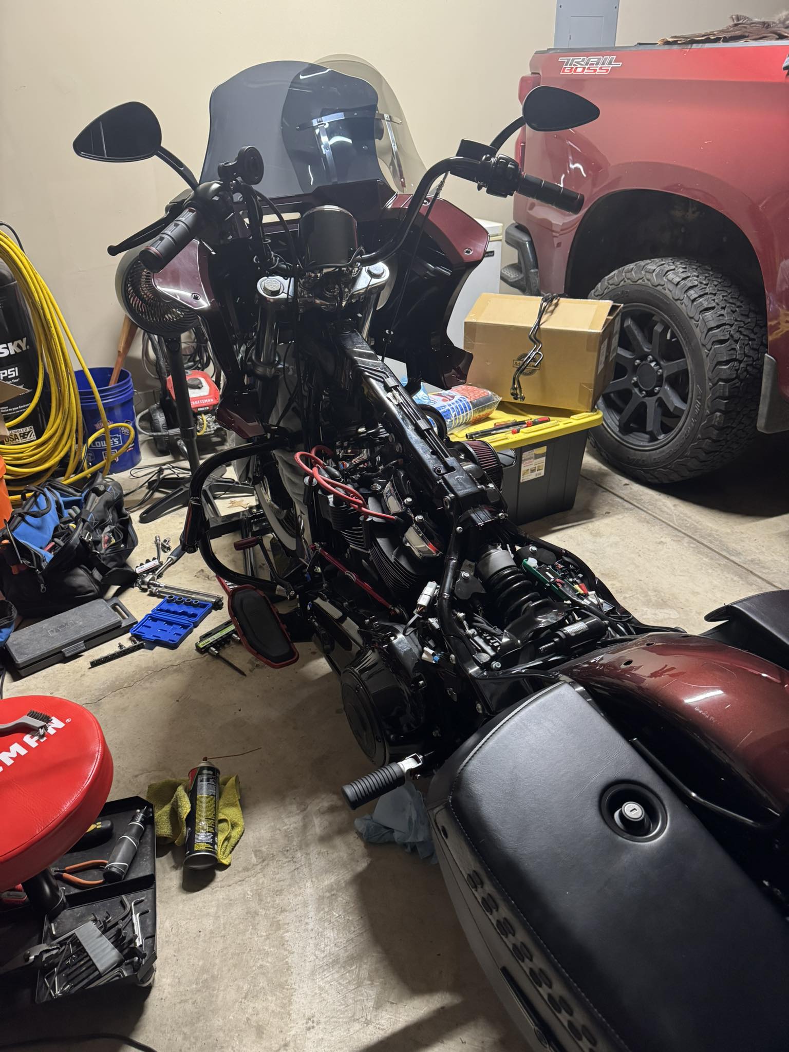 Heritage Softail Classic bike repair issues with rocker leak