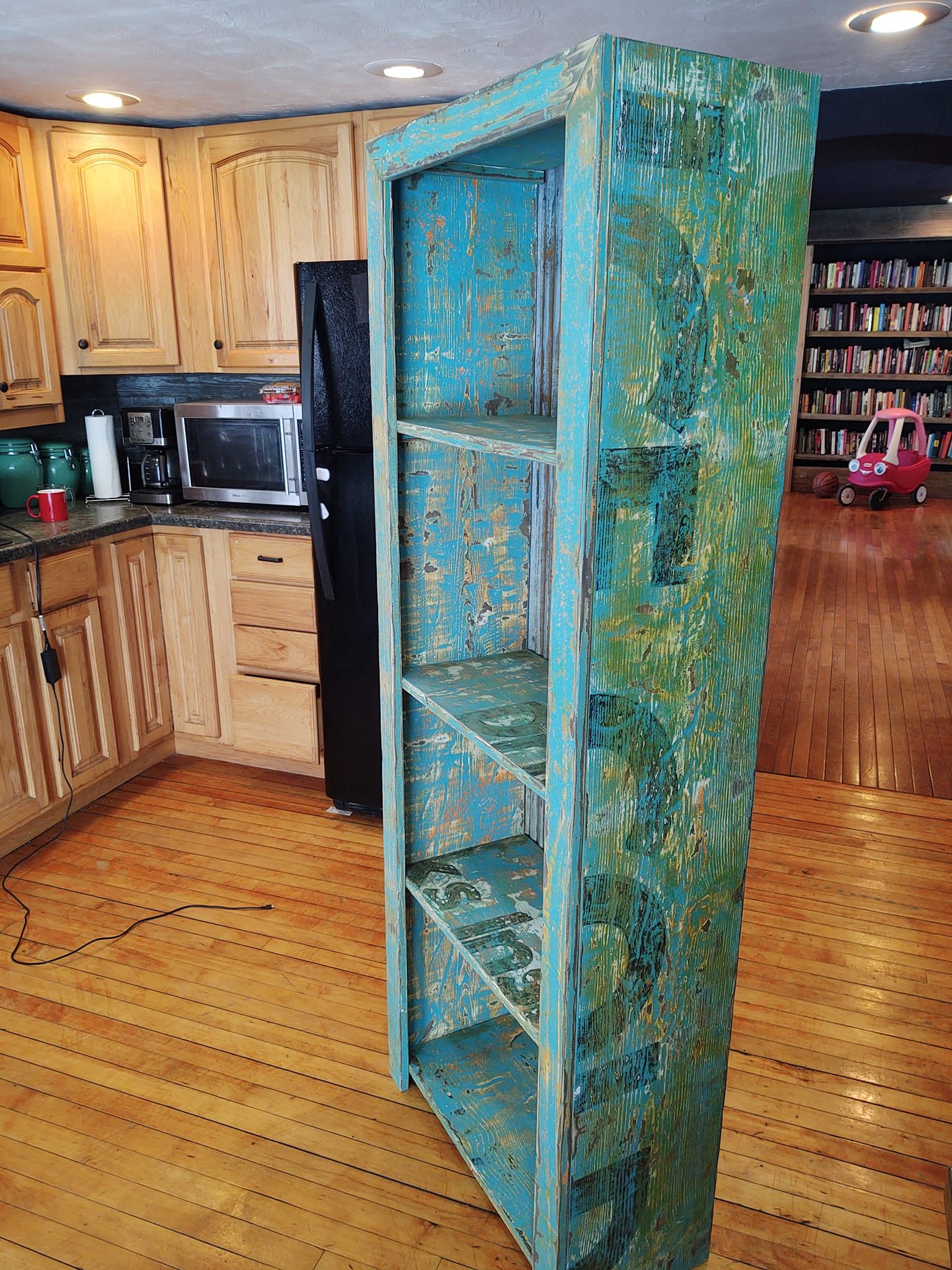 Building a reclaimed billboard bookcase with pine boards