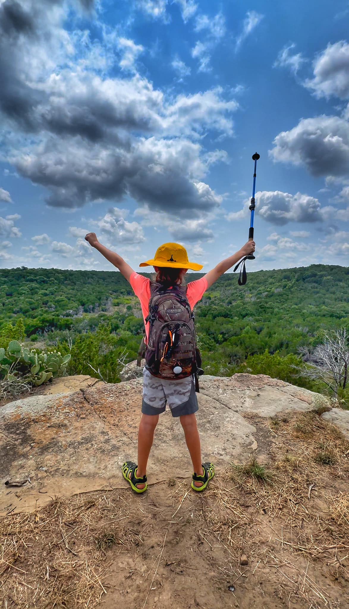 backpack hiking texas Longhorns Ward Hill South Rim Trail in Big