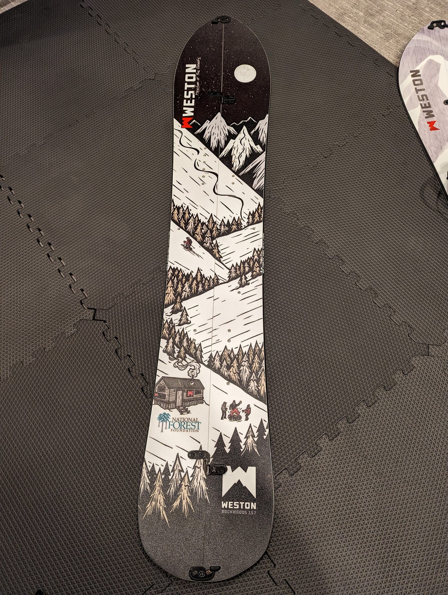 157W Weston Backwoods Splitboard w/ New Skins (less than 5 days