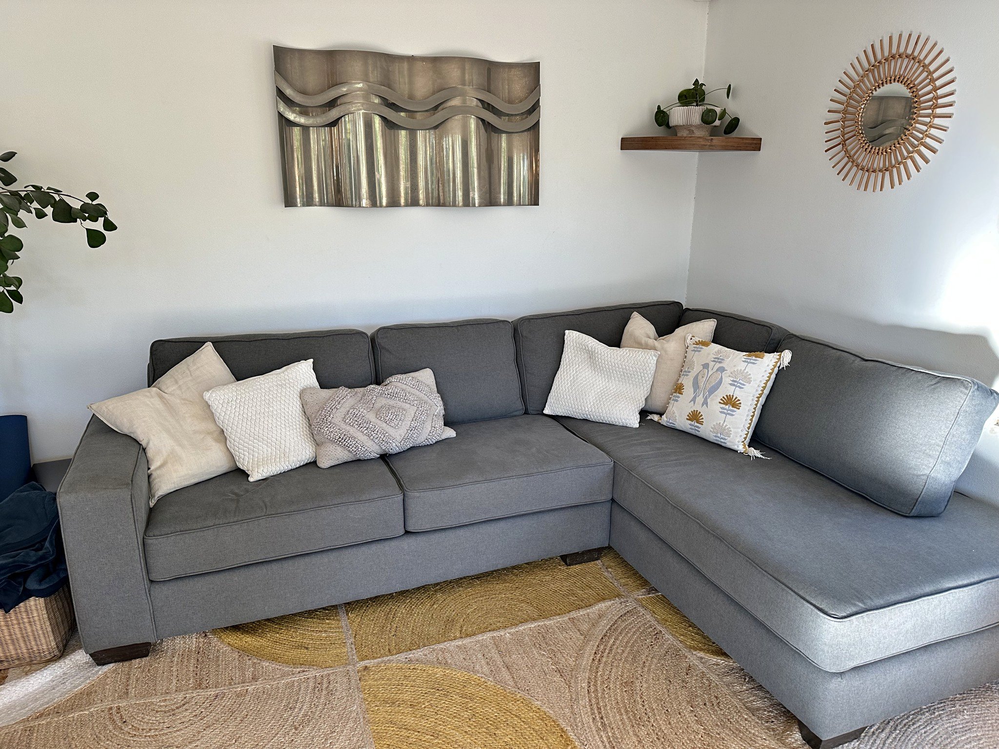 Grey sectional couch (removable cushion covers) - Sofas, Loveseats