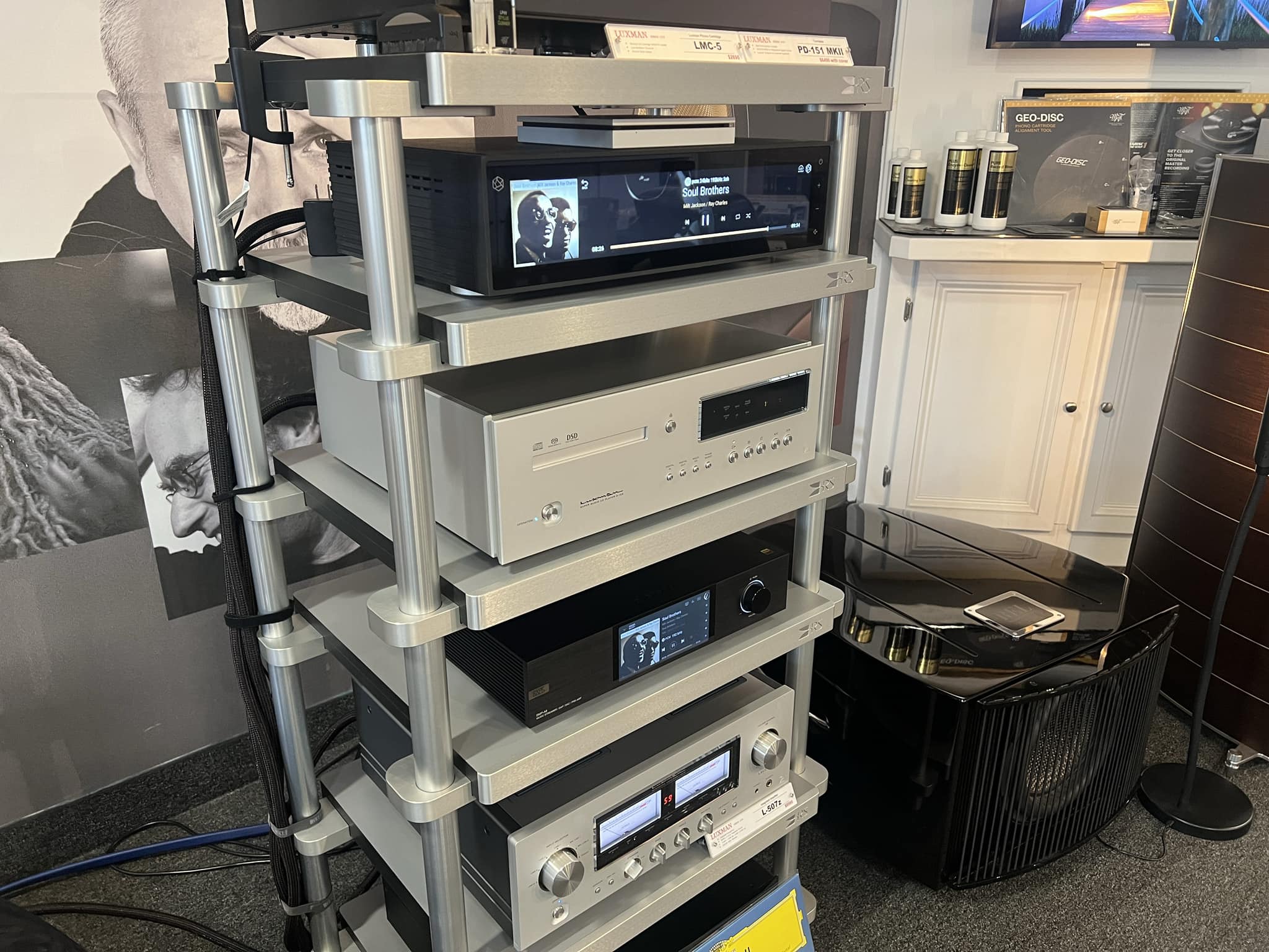 How does HiFi Rose RS150B compare to EverSolo A8 in terms of sound