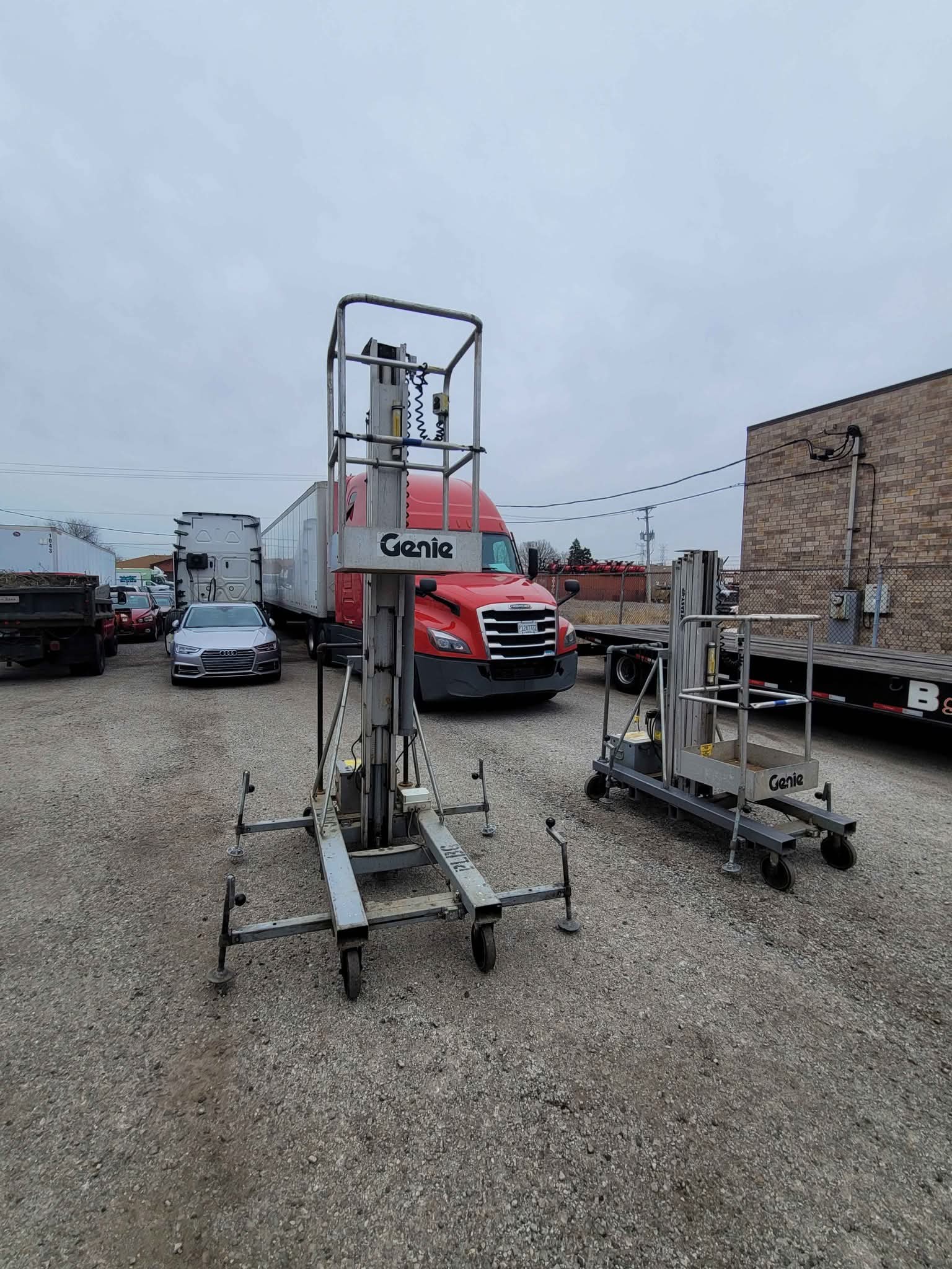 Genie personal man lift - Weight Lifting Machines & Racks - Crestwood ...
