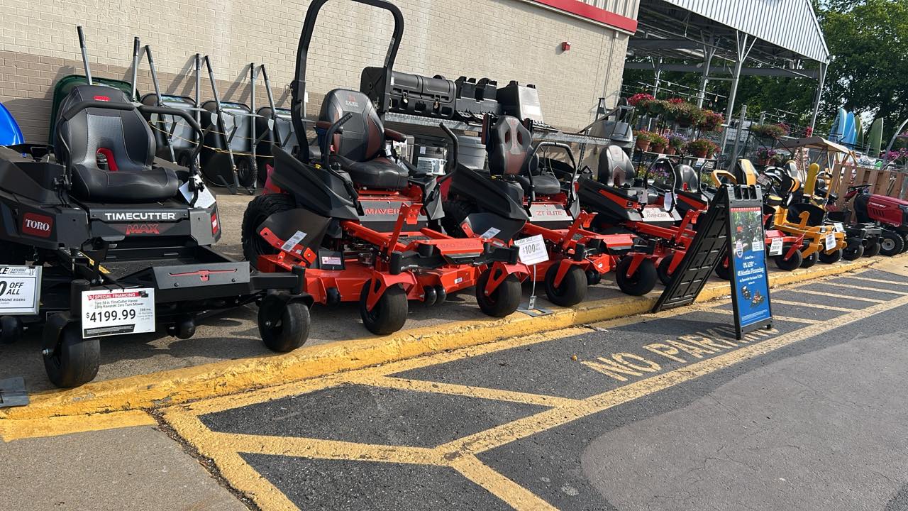 ハッピー、No.85 Tractor Supply flash sale in Gallatin: $100 off zero turn mowers