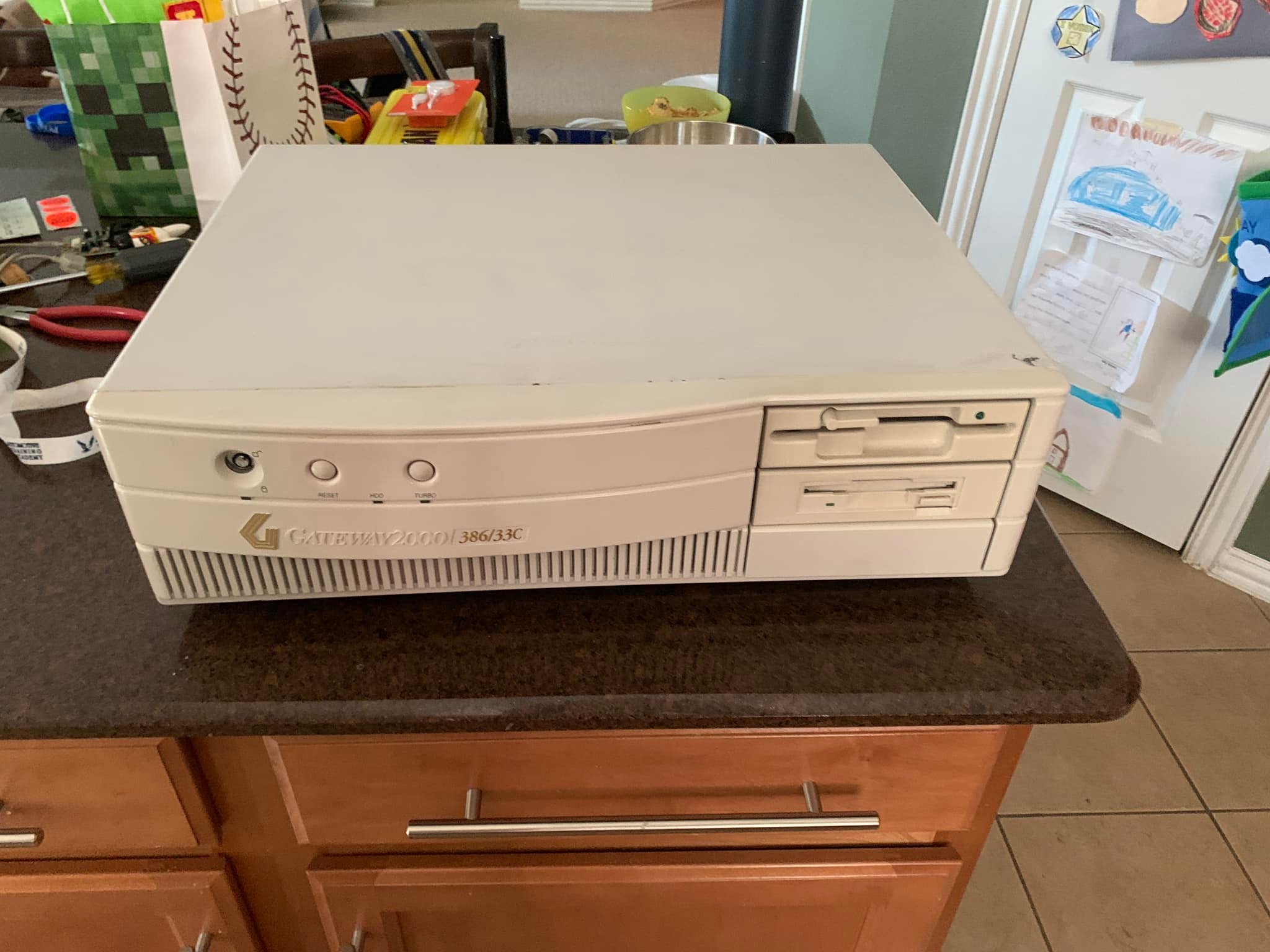 Vintage Gateway 2000 computer still working