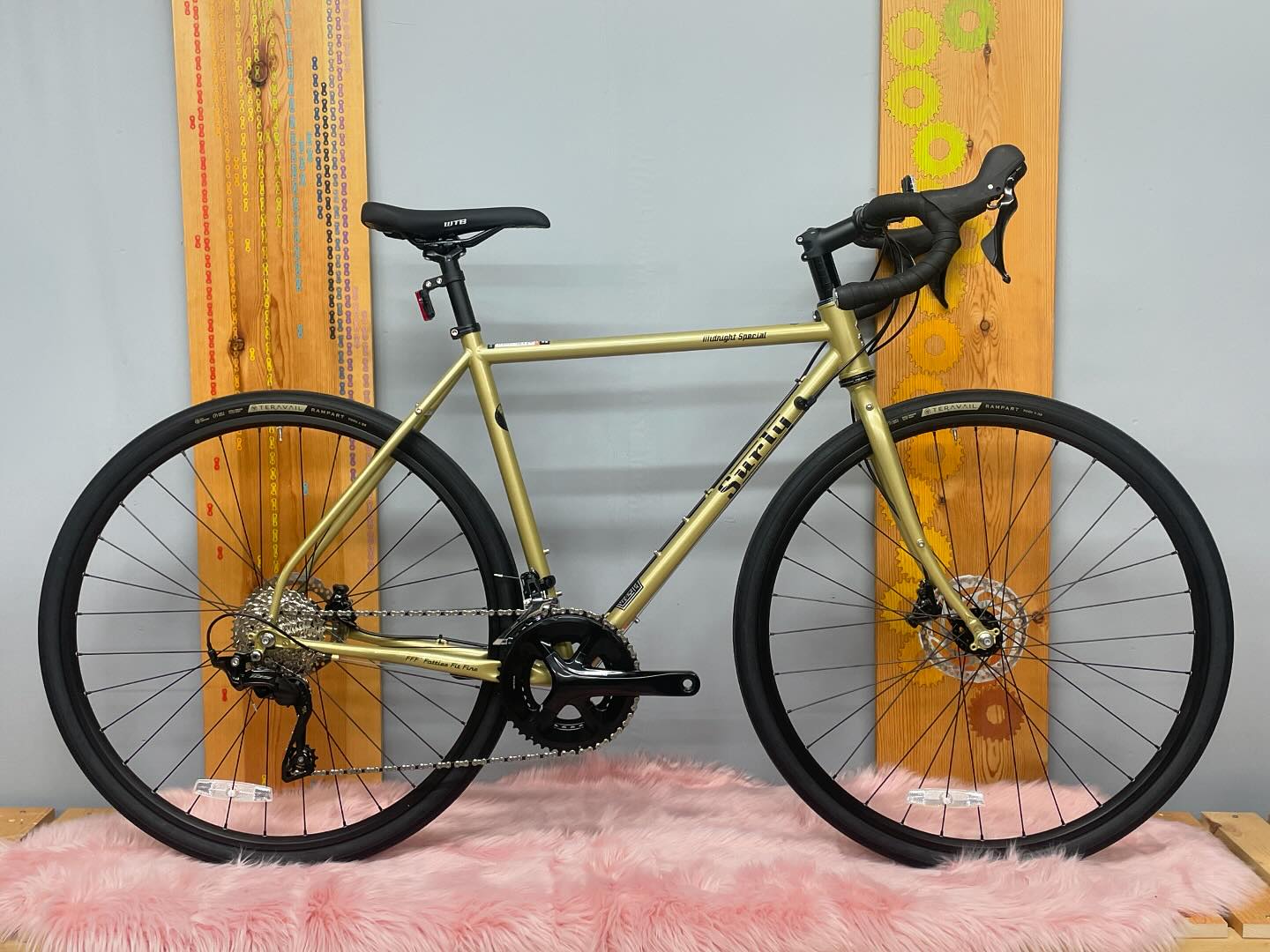 The Surly Midnight Special is now available in a new build! It has