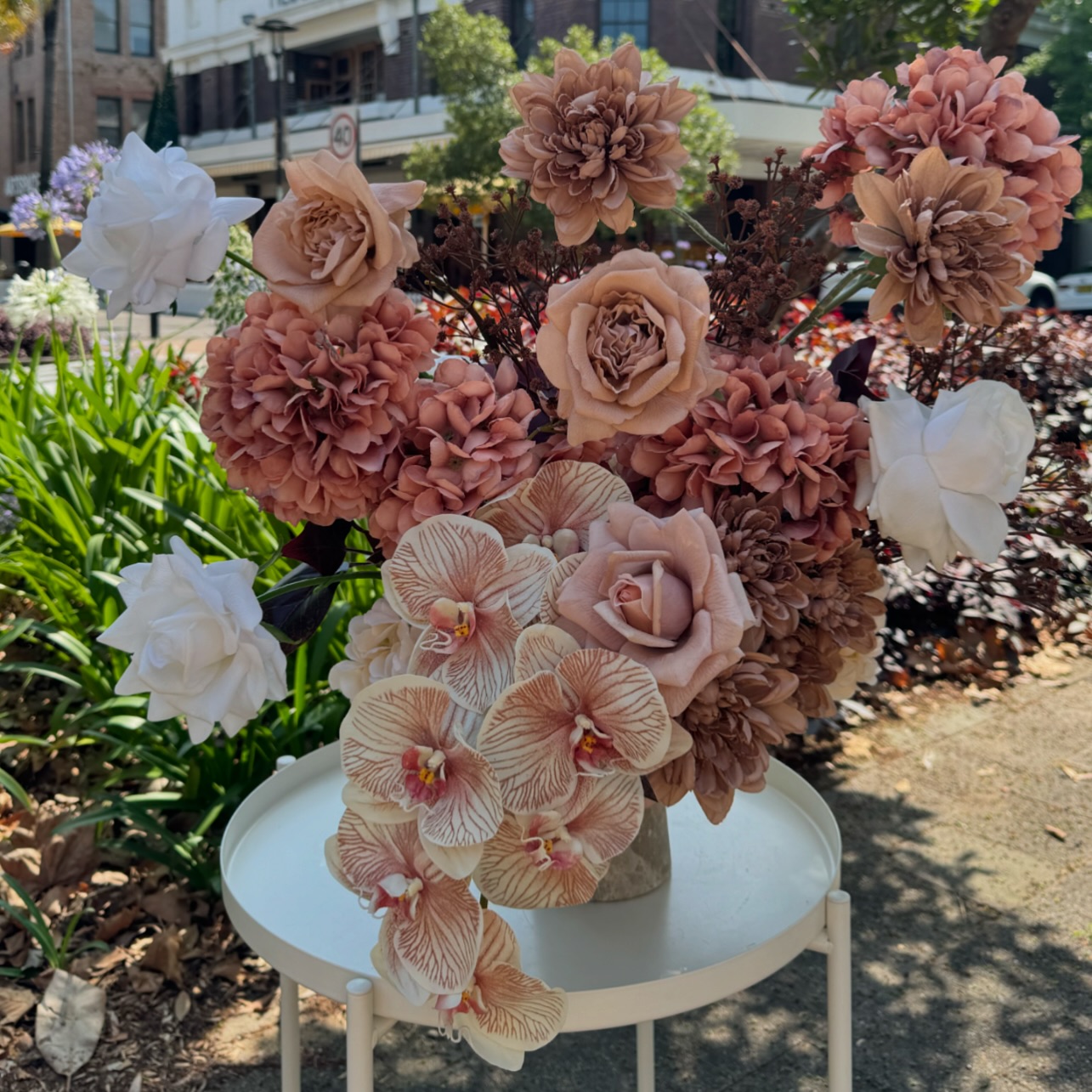 Le Custom arrangement in shades of brown, nude, creams & neutrals 🤍