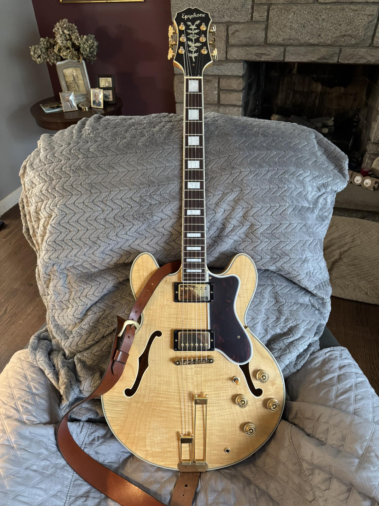 Epiphone Sheraton II This rare 1989 Sheraton in white has been