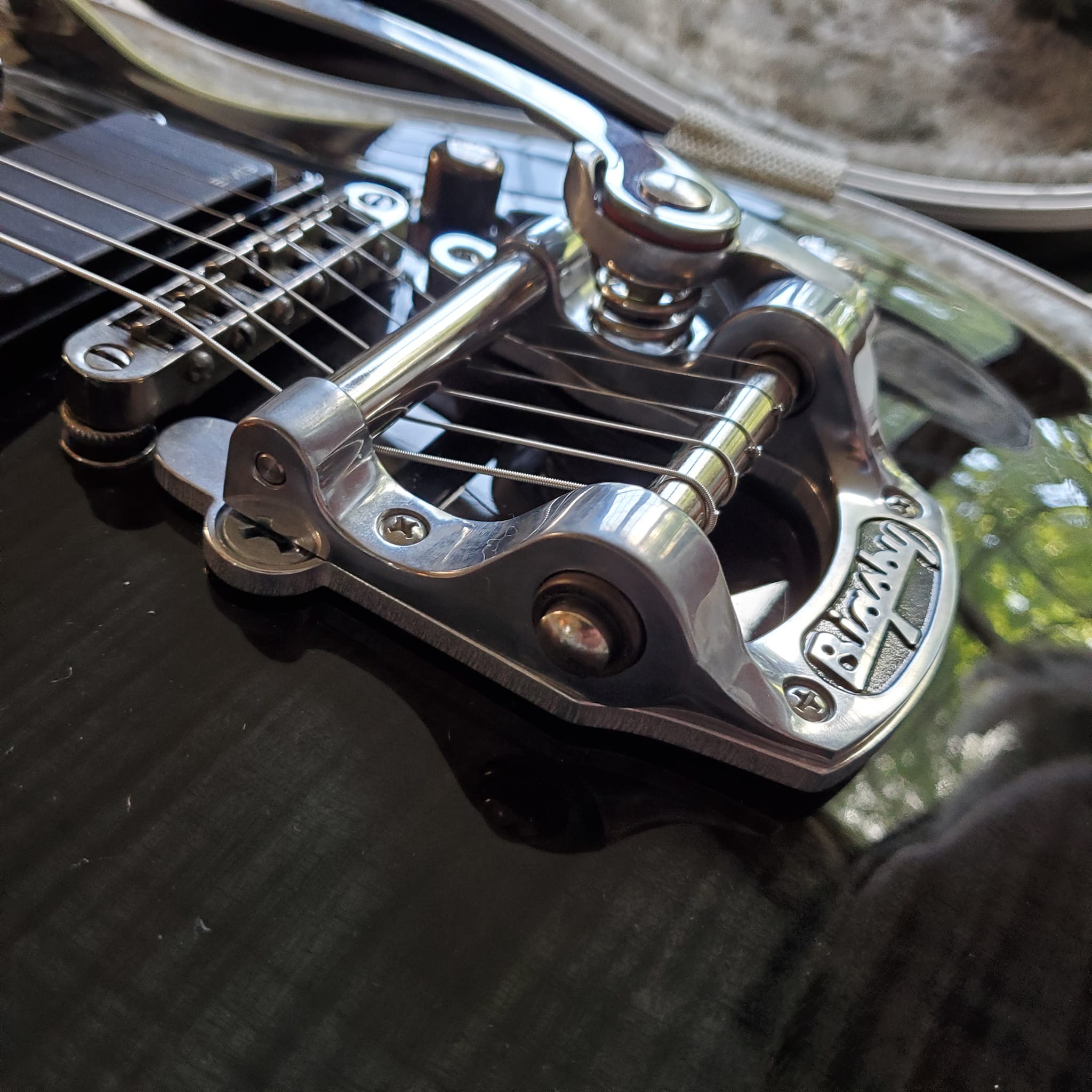 Has anyone tried a Bigsby B5 on a Rickenbacker?
