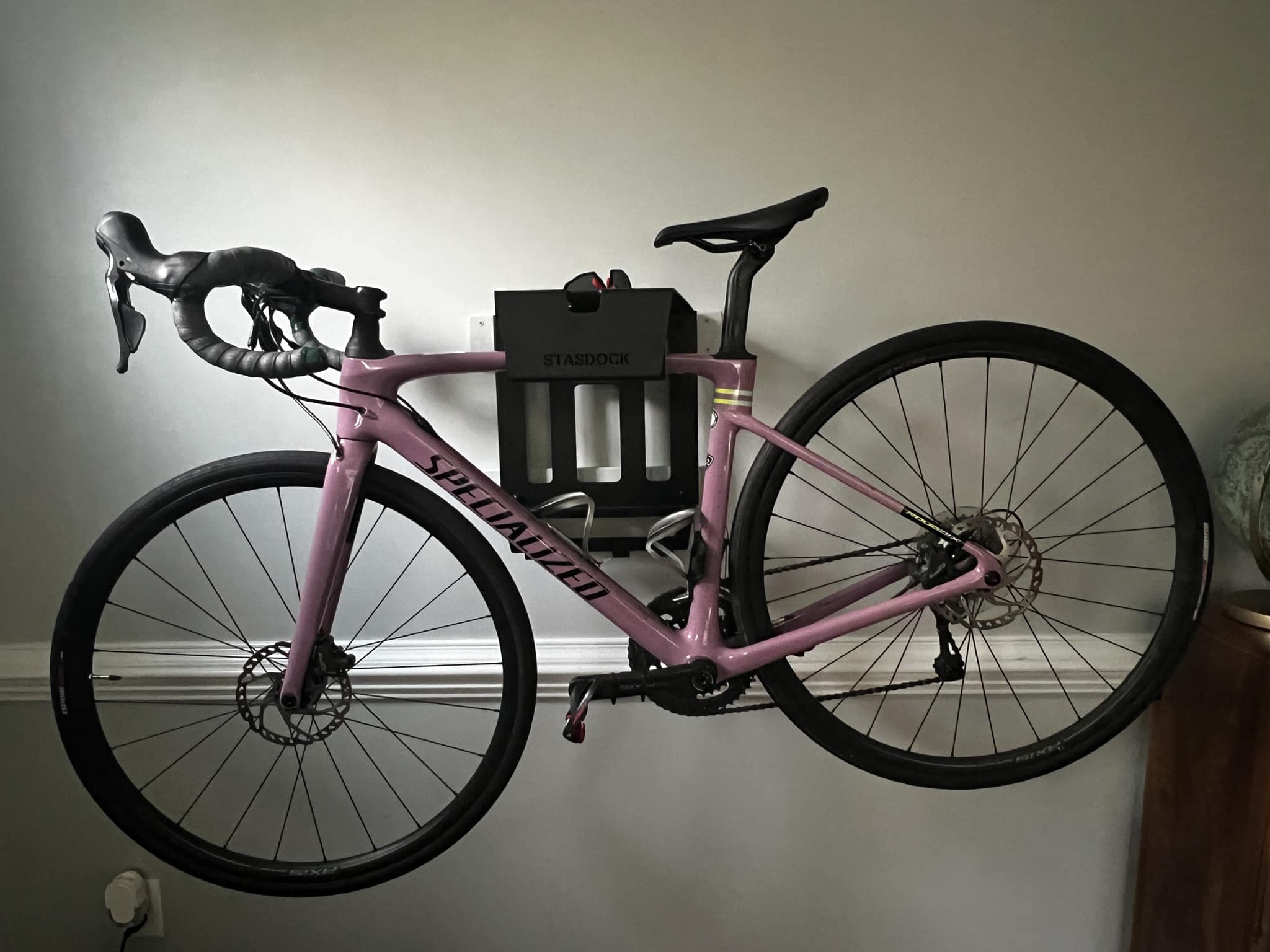 How stunning is the @specialized_au Roubaix Comp. with a hint of 