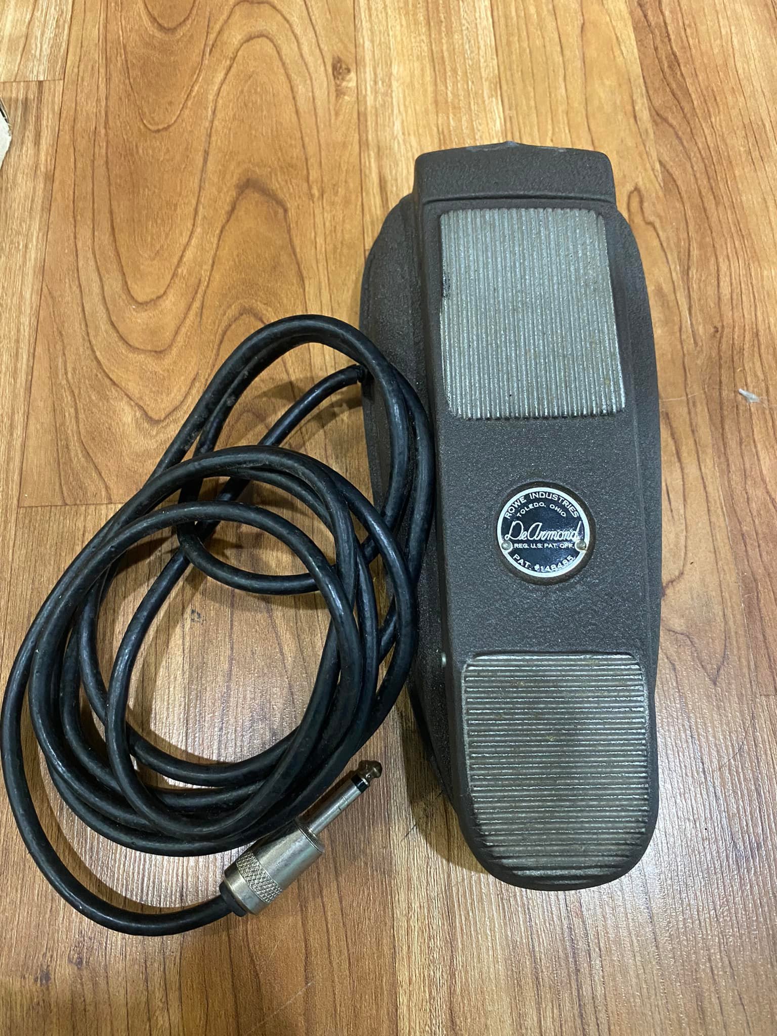 DeArmond Tremolo Control Vintage Guitar Effect Pedal