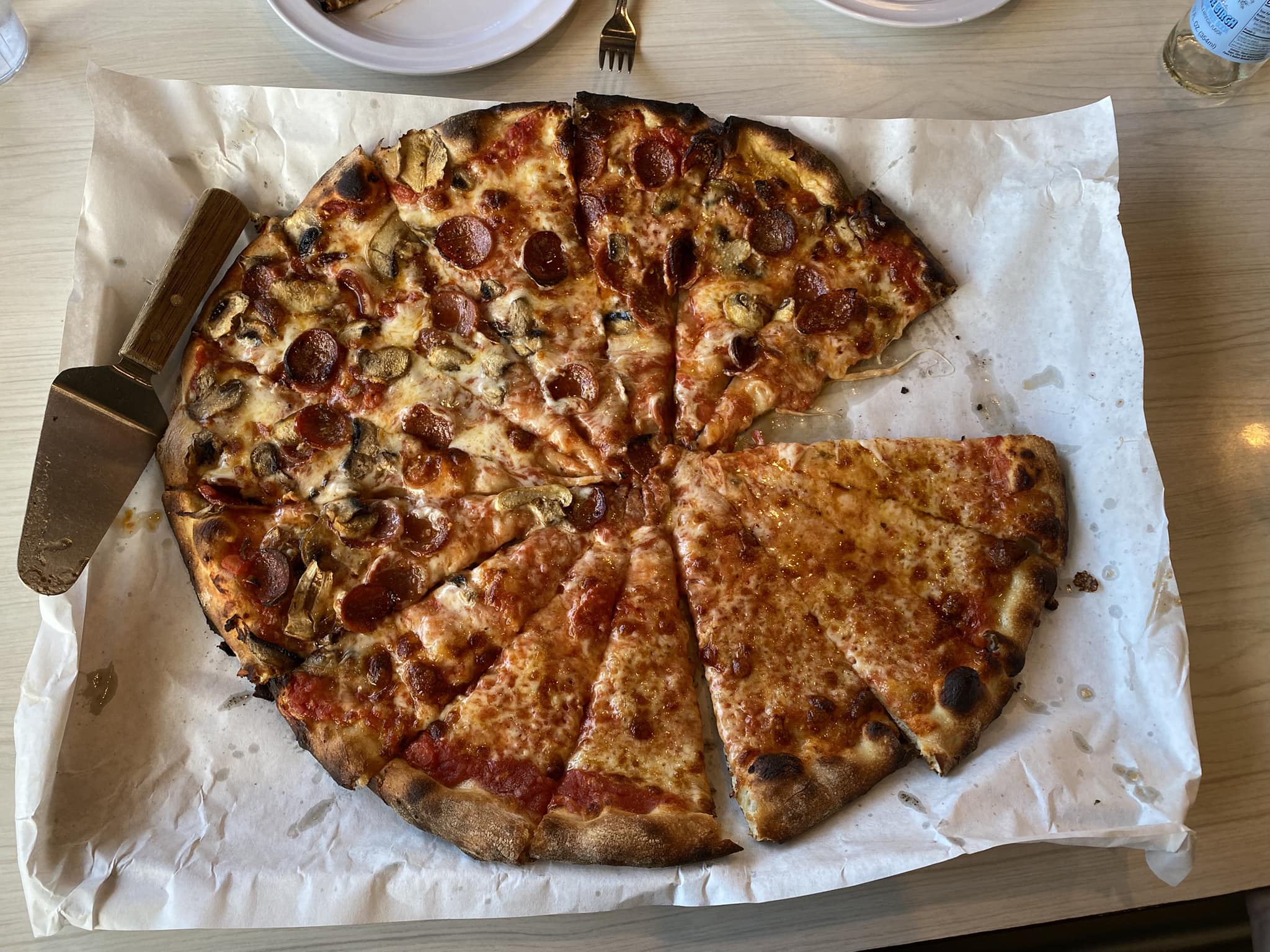 pepe様確認用 Pepe's West Hartford location. Delicious as usual and no lines!