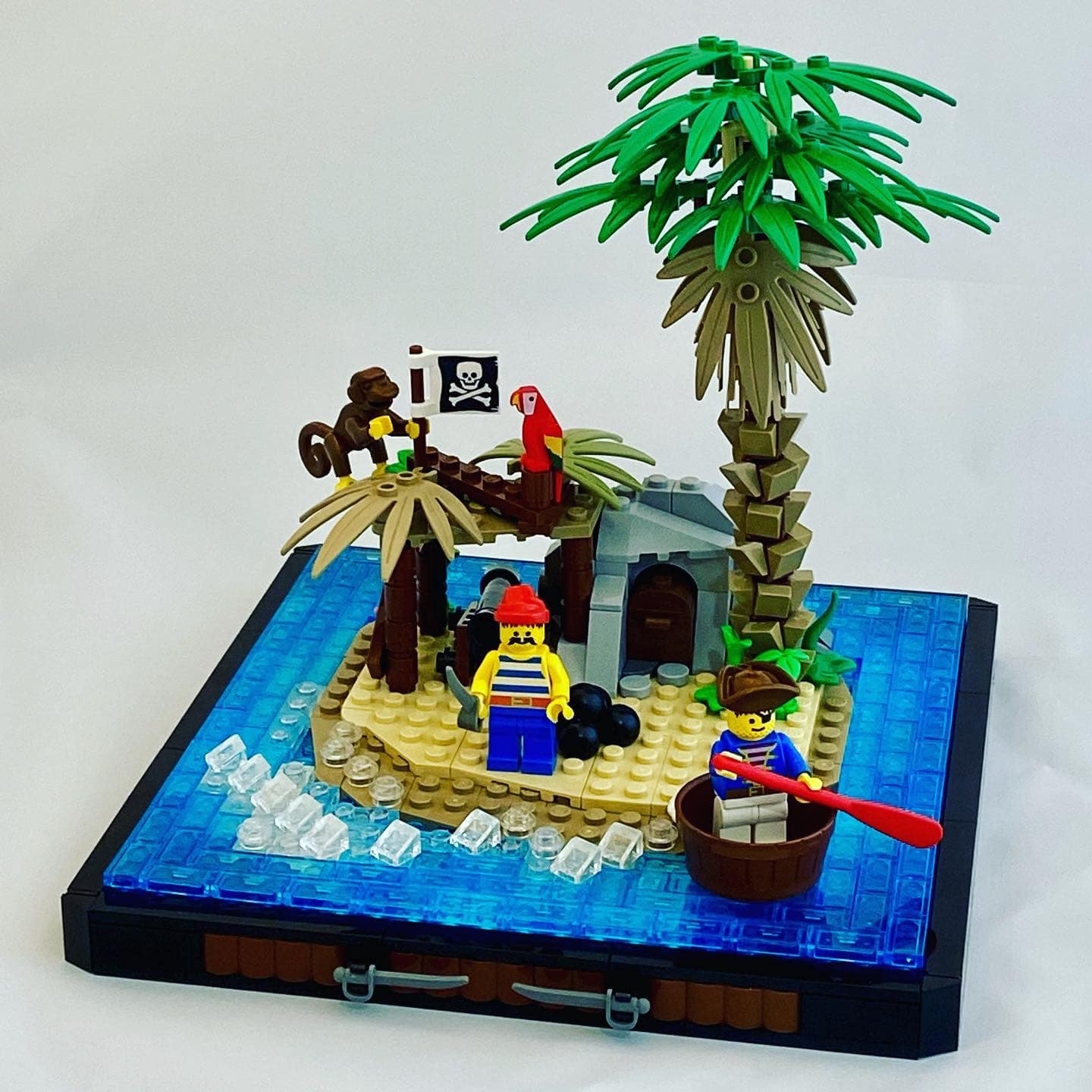 Ahoy ! 🏴‍☠️ This is the crew i made for my 70413 MOC (The top