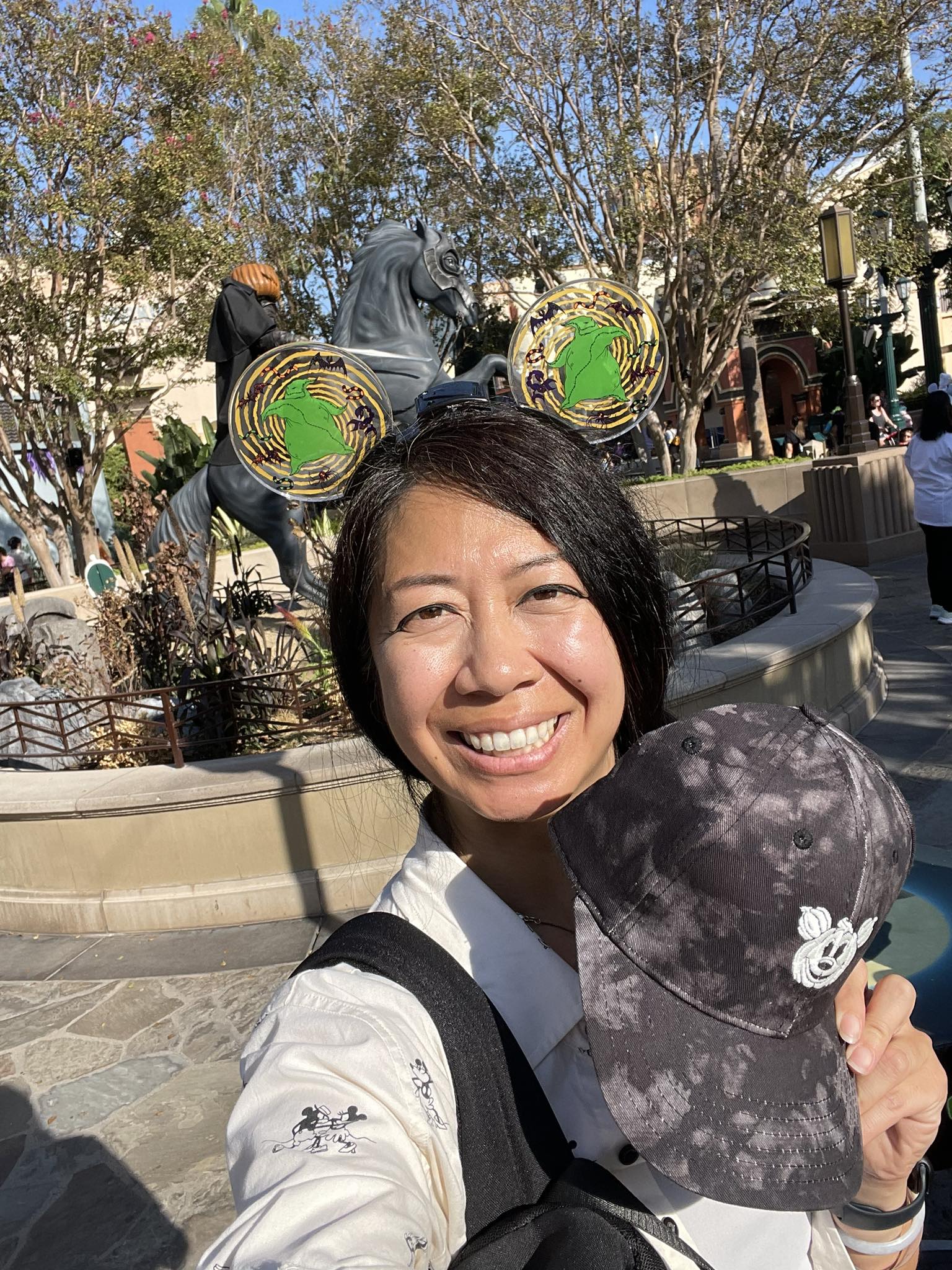 Magic Key Holders - Disneyland - Disney Fans | 9/2,5:00pm - paying it ...