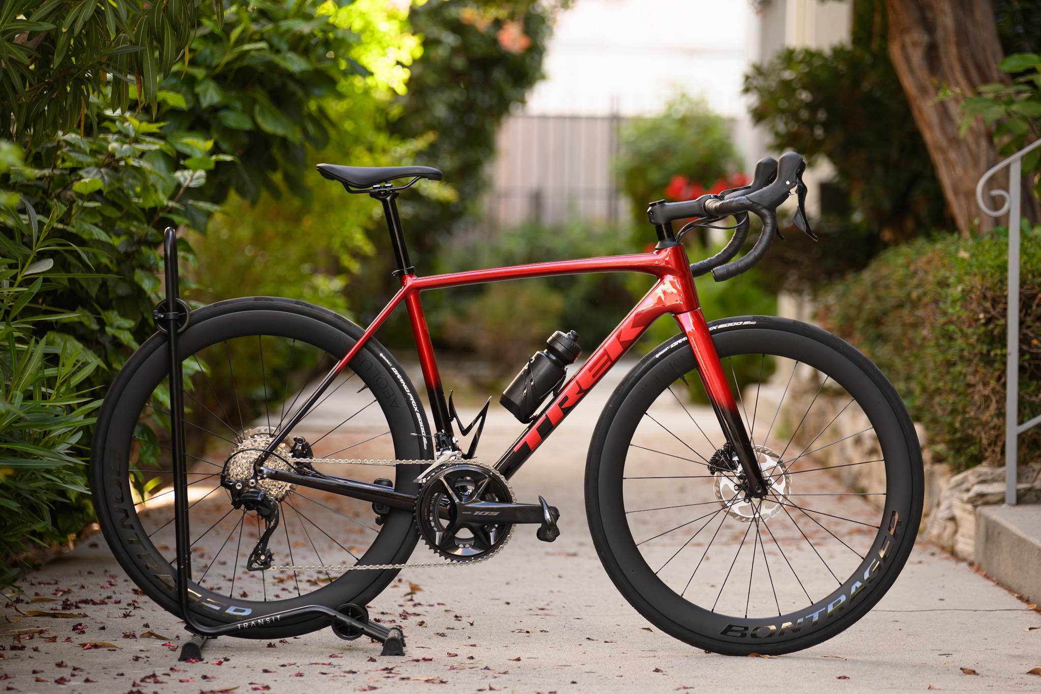 New bike day! . 2025 Trek Emonda ALR 5 with Bontrager Aeolus Pro 