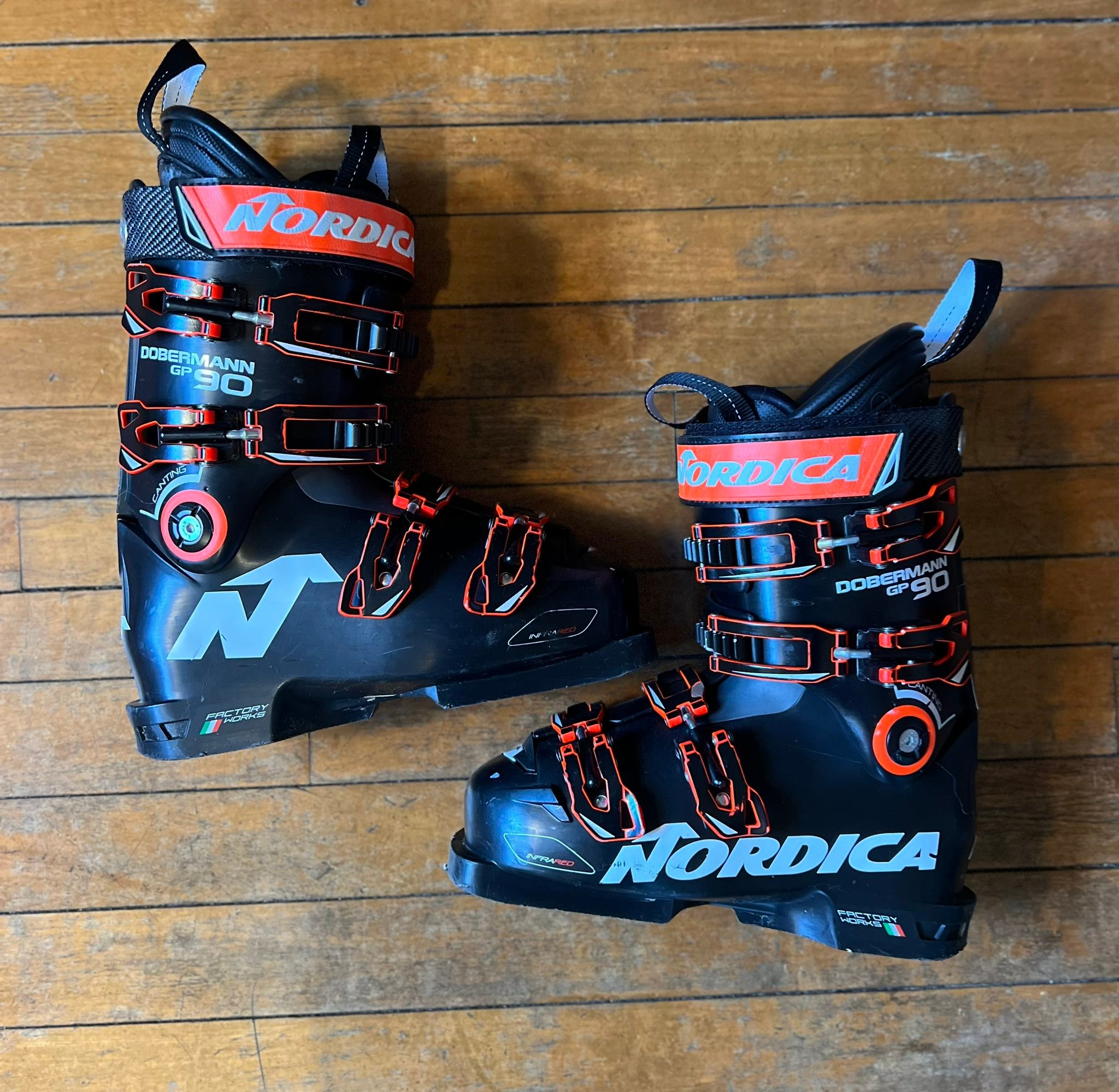 High-performance Nordica Dobermann GP 120 ski boots in size 27
