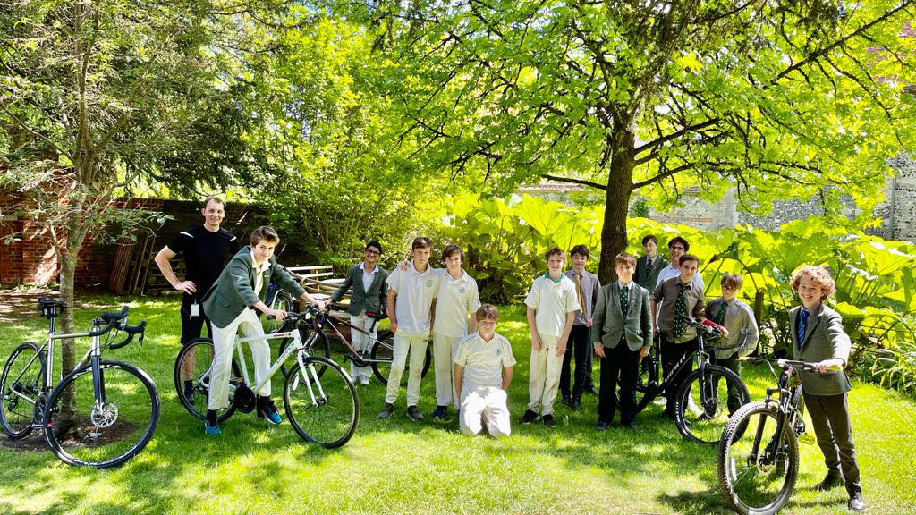 the-year-8-leavers-the-pilgrims-school-winchester