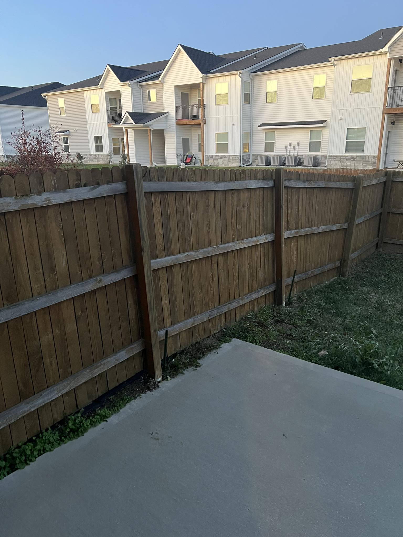 KC Contractors Network | Looking for someone to replace three fence ...