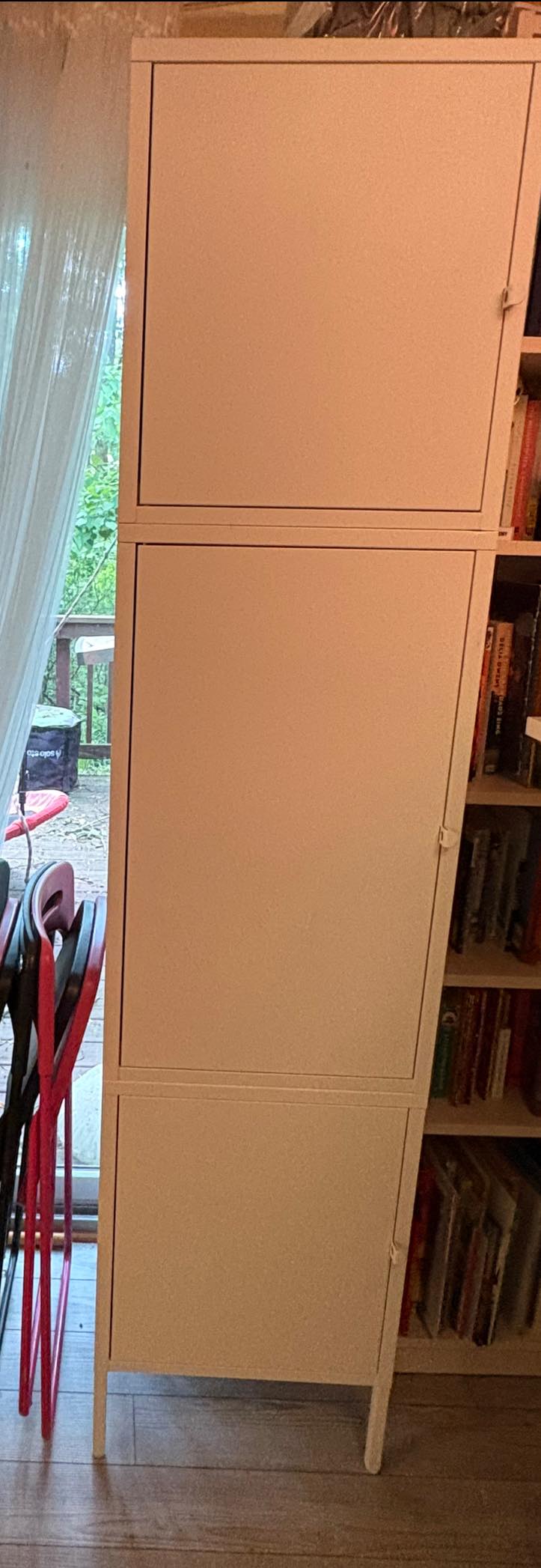 Free Ikea shelf unit in Columbia