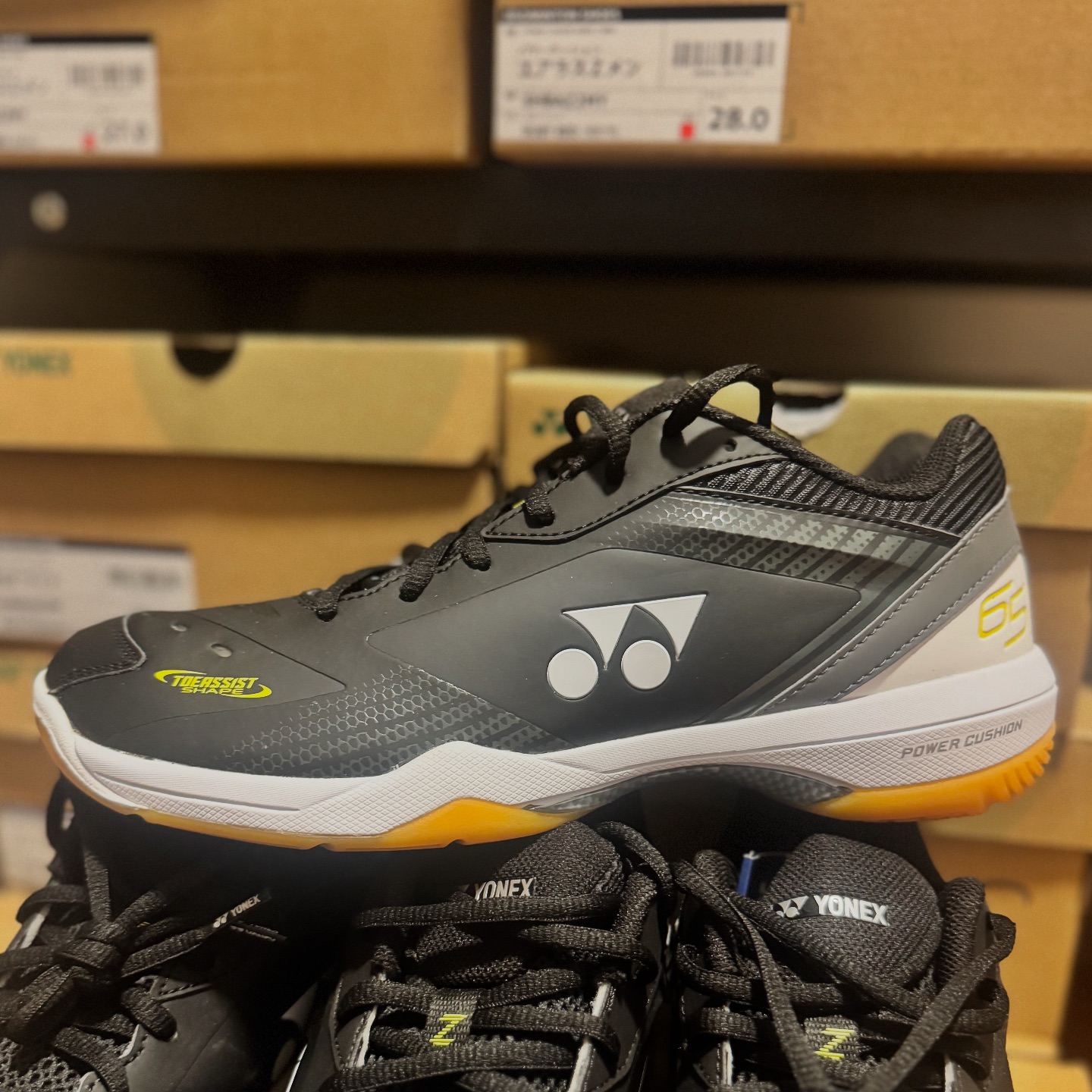 Yonex 65z3 Black 🖤 Php 7,500 + SF Designed to improve comfort